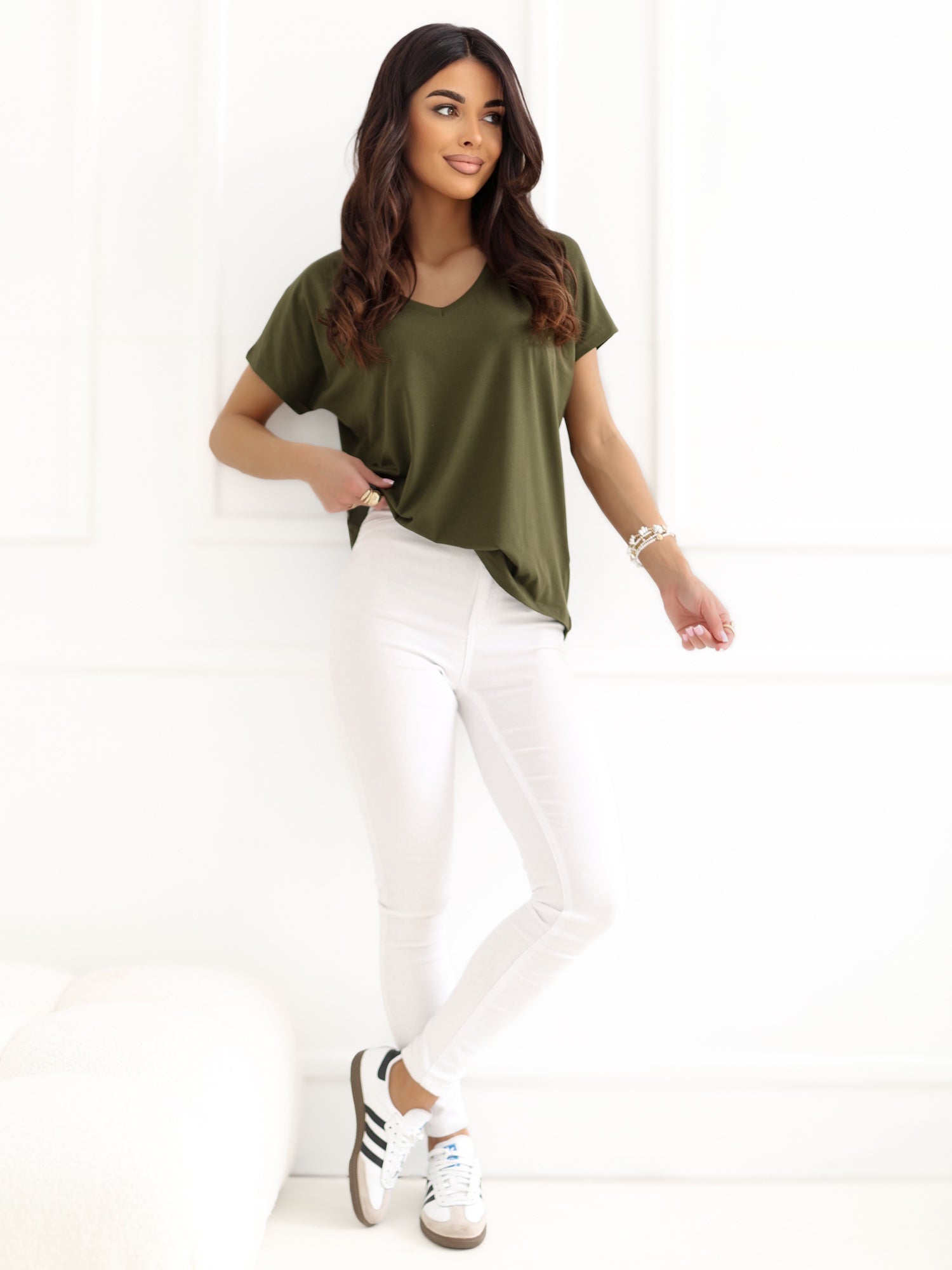 Khaki gładki t-shirt basic z dekoltem V Emory