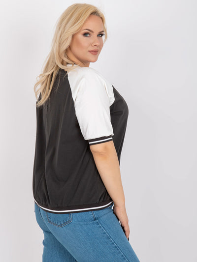 Khaki-biała bluzka plus size z naszywką