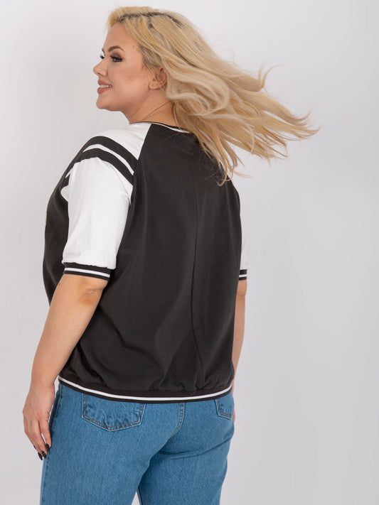 Khaki-biała bluzka plus size z naszywką