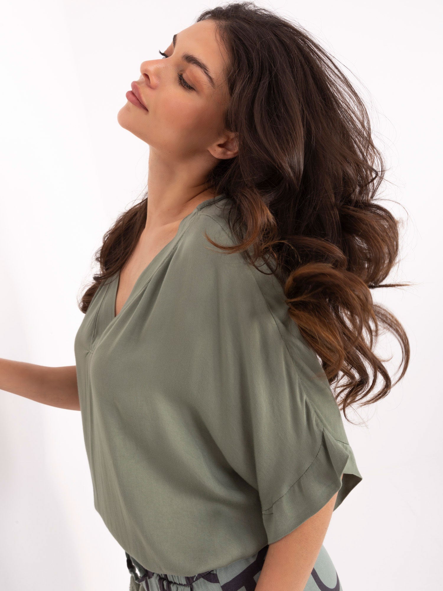 OCH BELLA Khaki bluzka oversize na lato