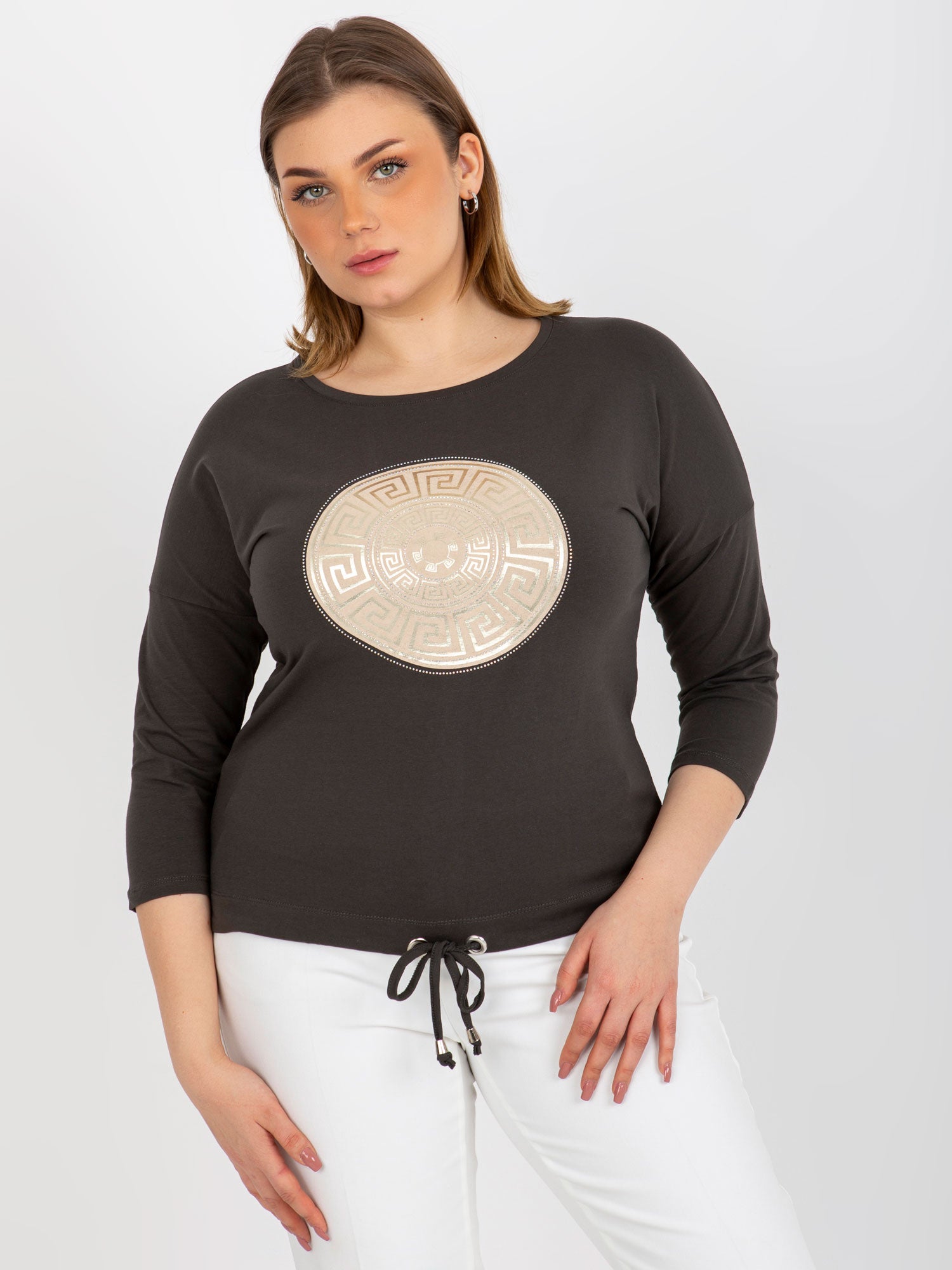 Khaki bluzka plus size z nadrukiem i ściągaczem