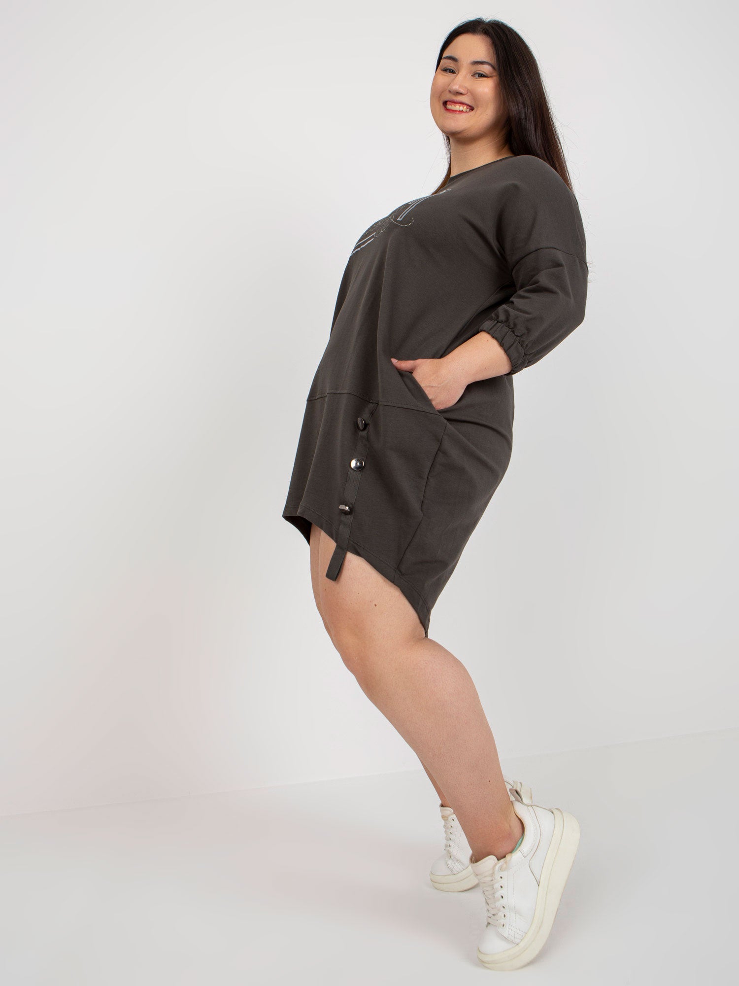 Khaki dresowa sukienka plus size na co dzień