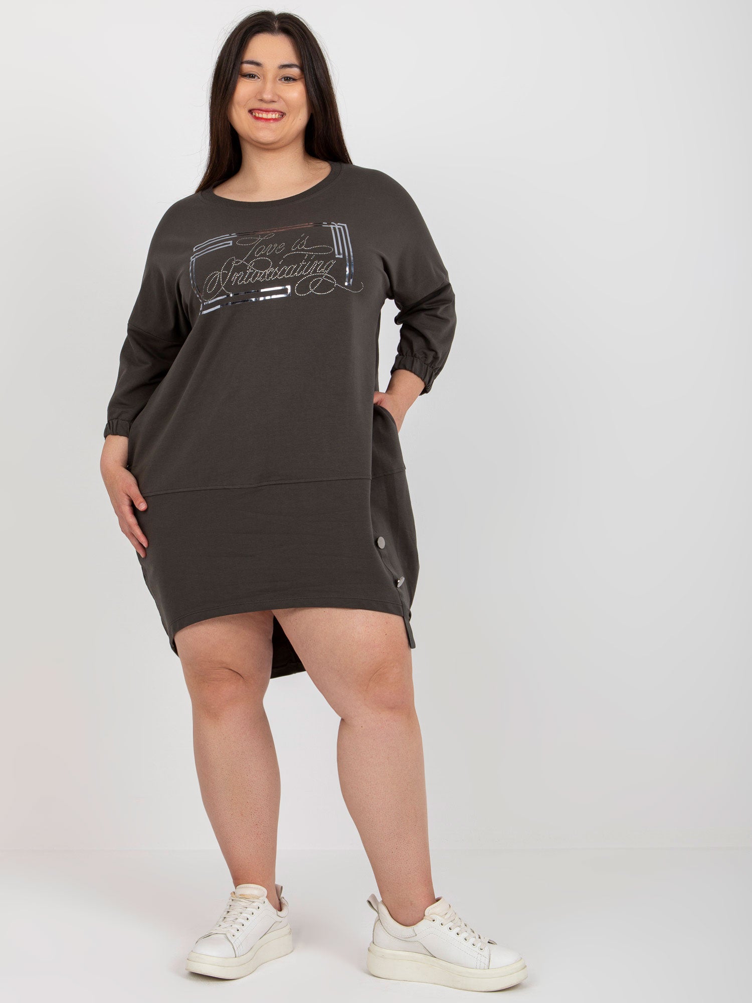 Khaki dresowa sukienka plus size na co dzień
