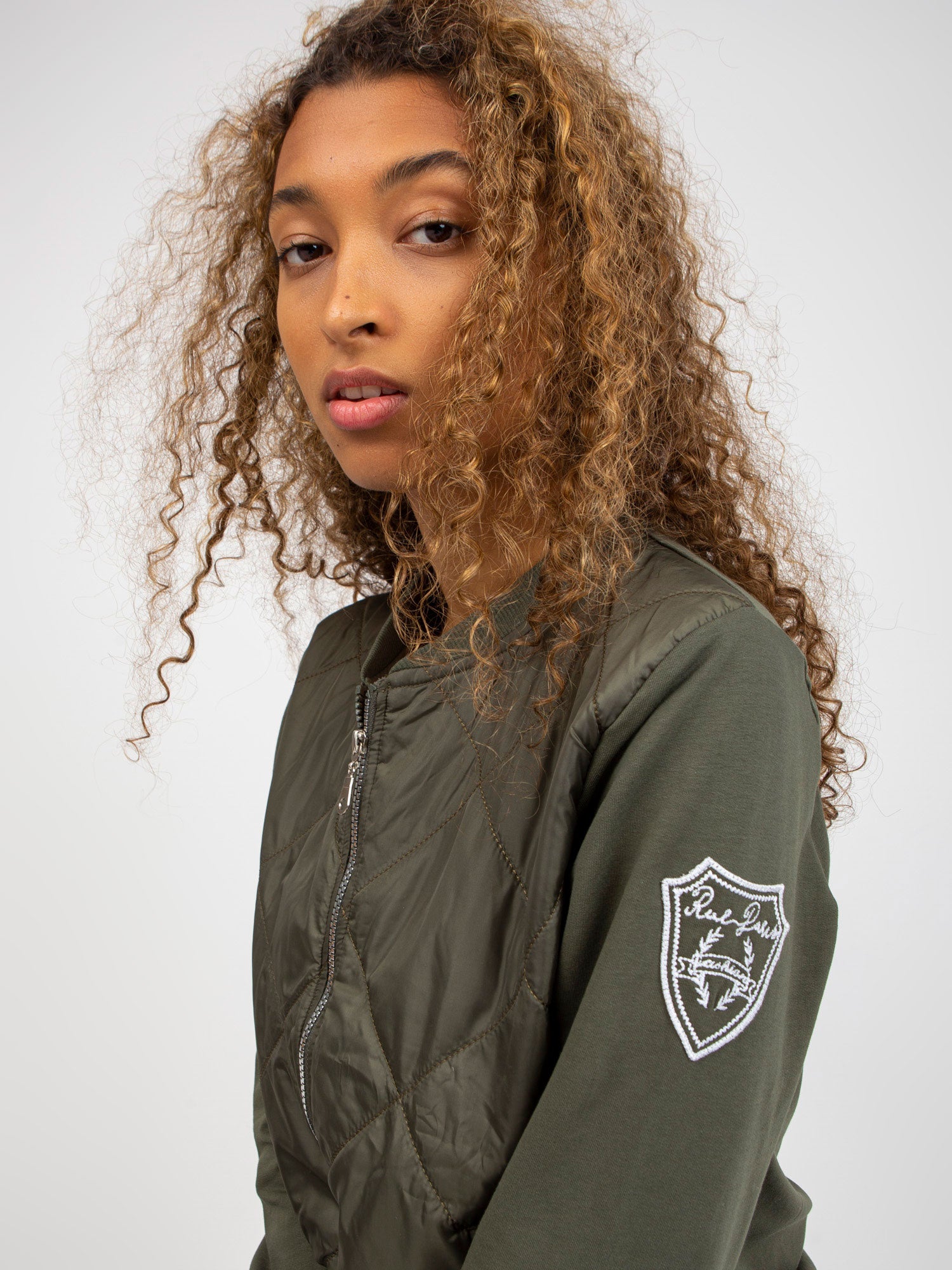 Khaki pikowana bluza bomberka z kieszeniami RUE PARIS