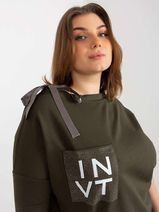 Khaki bluzka plus size z aplikacją i wiązaniem