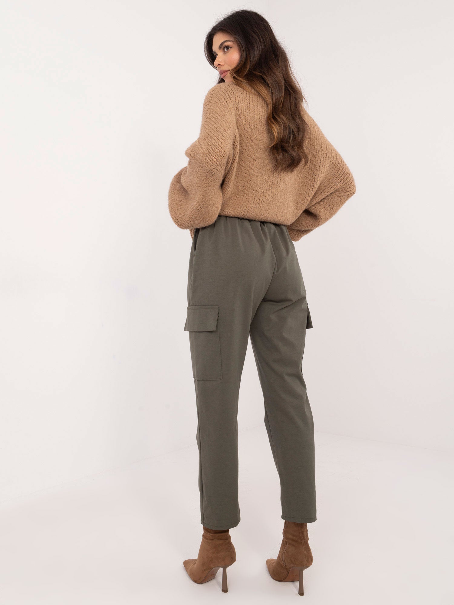 OCH BELLA Khaki damskie spodnie cargo z paskiem