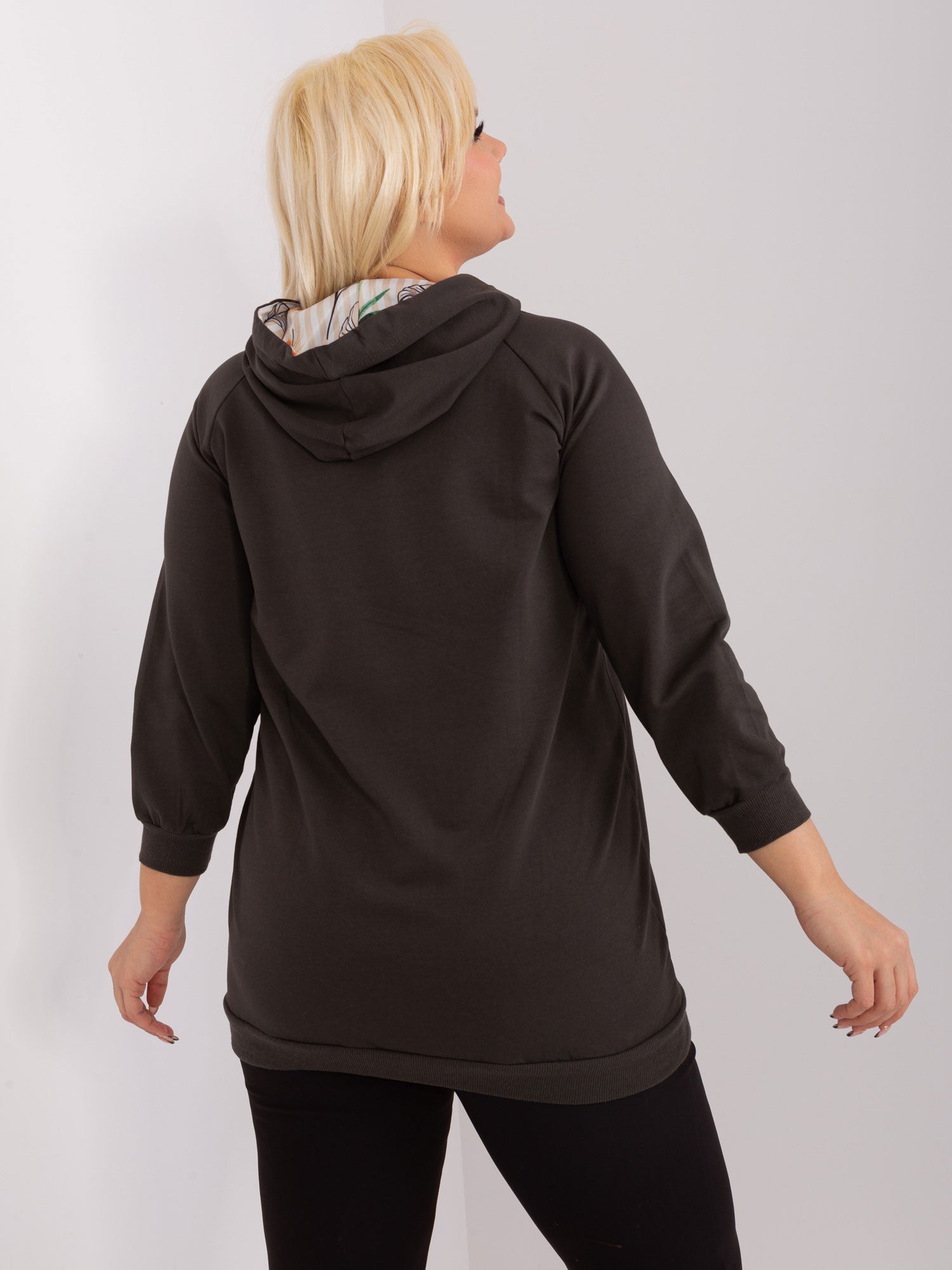Khaki dresowa bluza plus size z kieszeniami