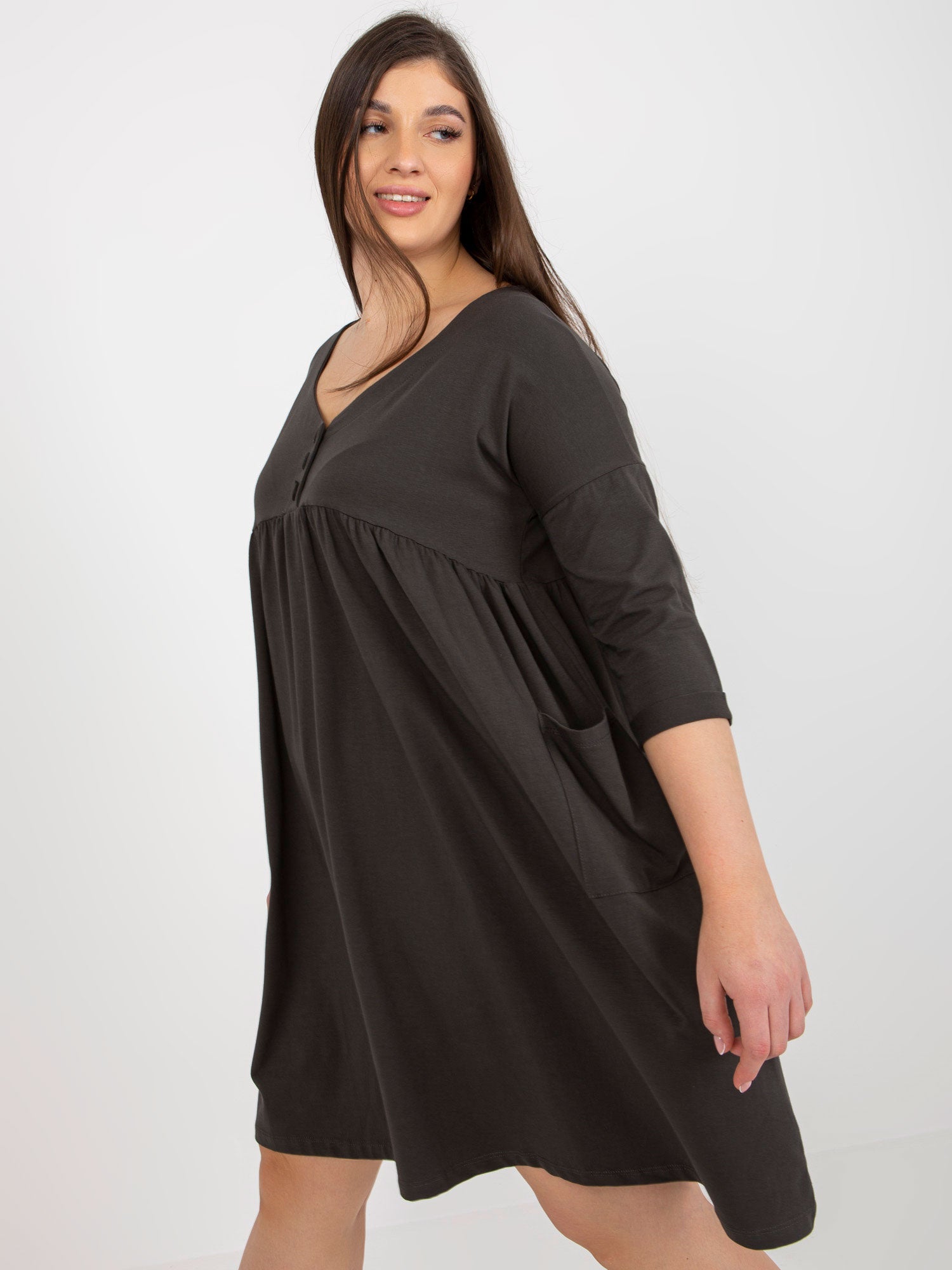 Khaki dresowa sukienka plus size basic z kieszeniami