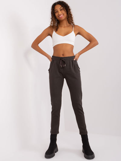 Khaki dresowe spodnie basic z kieszeniami