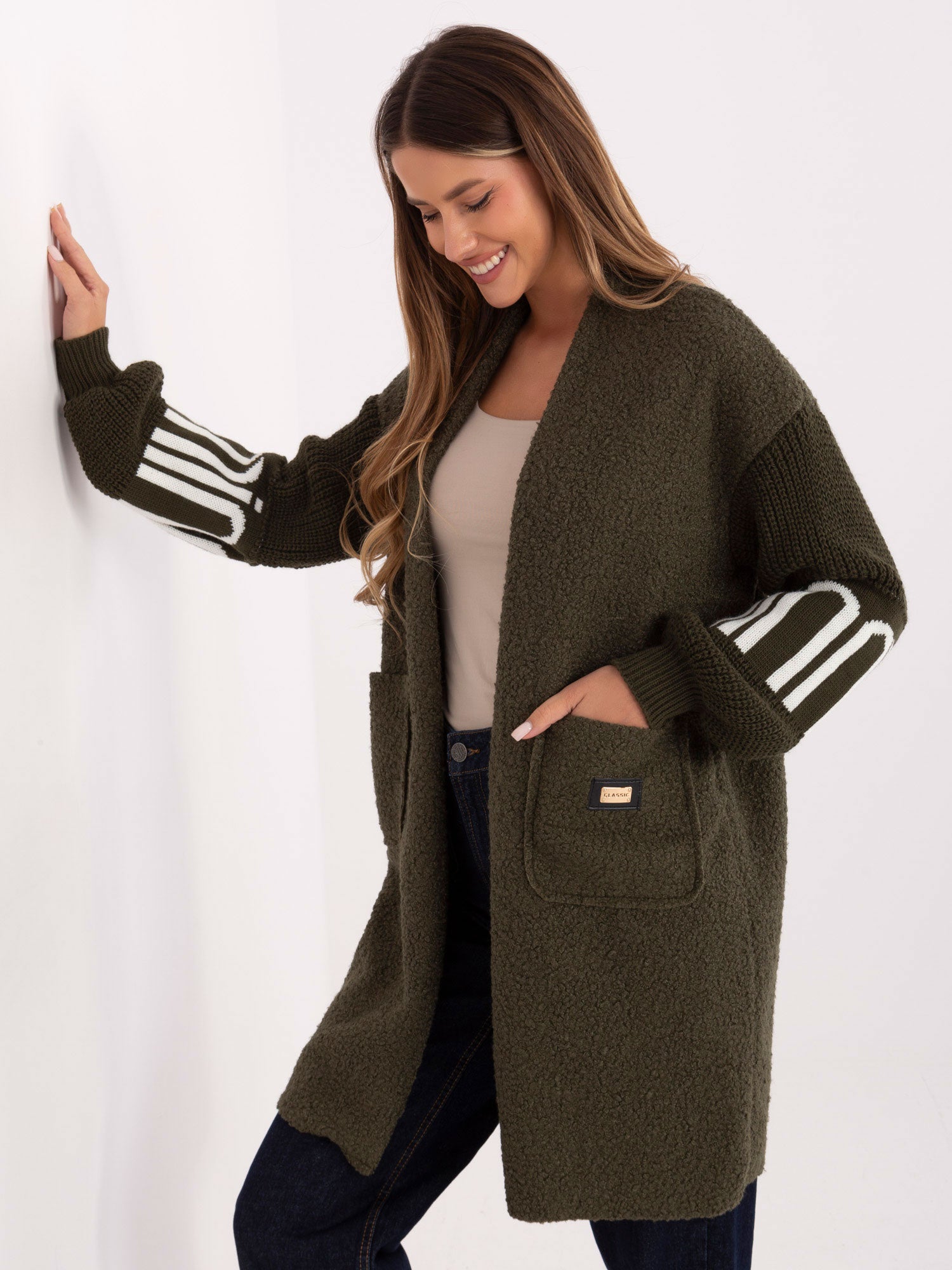 Khaki damski kardigan boucle z kieszeniami
