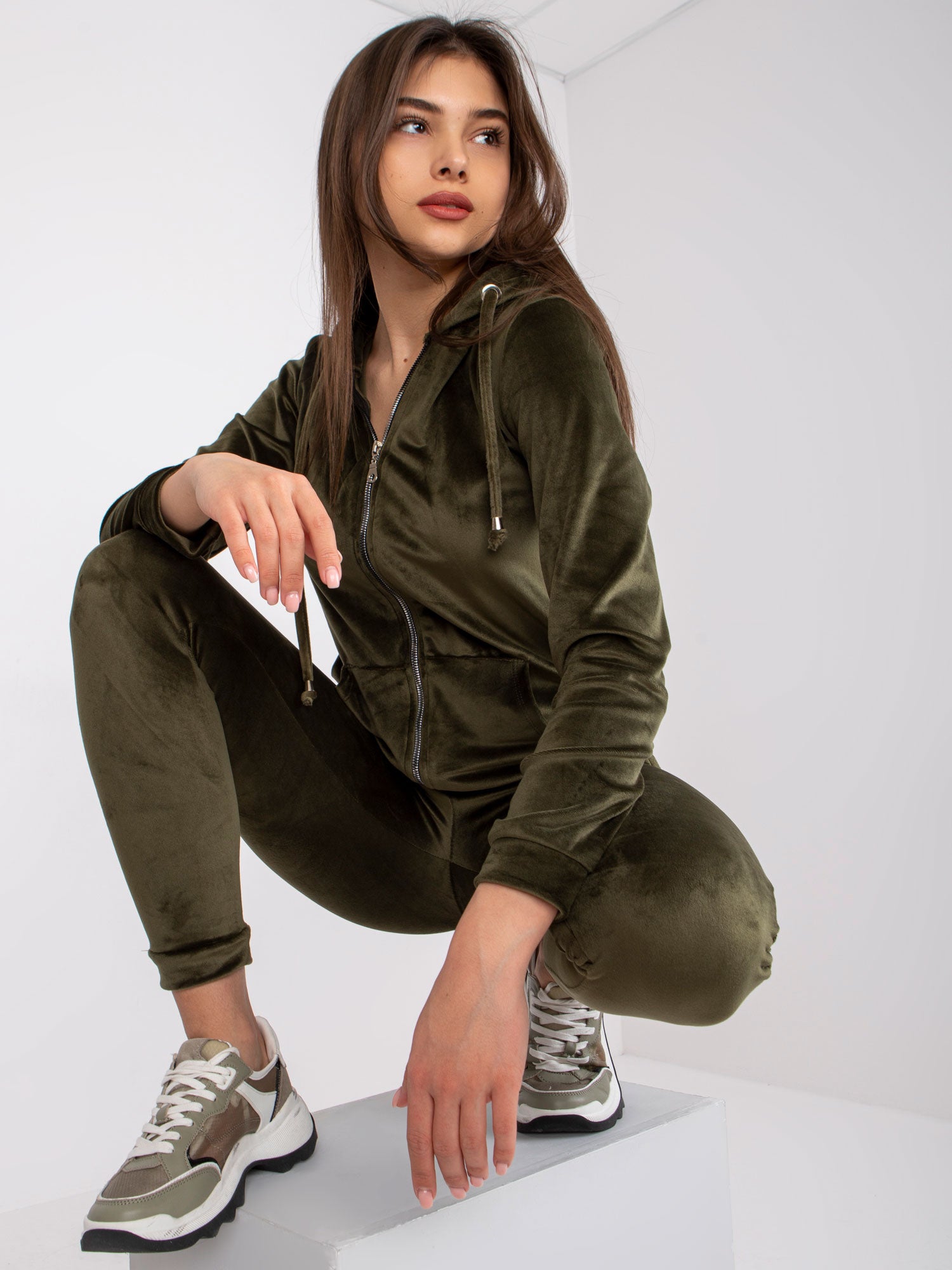 Khaki komplet welurowy damski