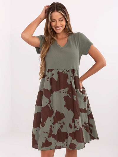 Khaki letnia sukienka w krowie wzory