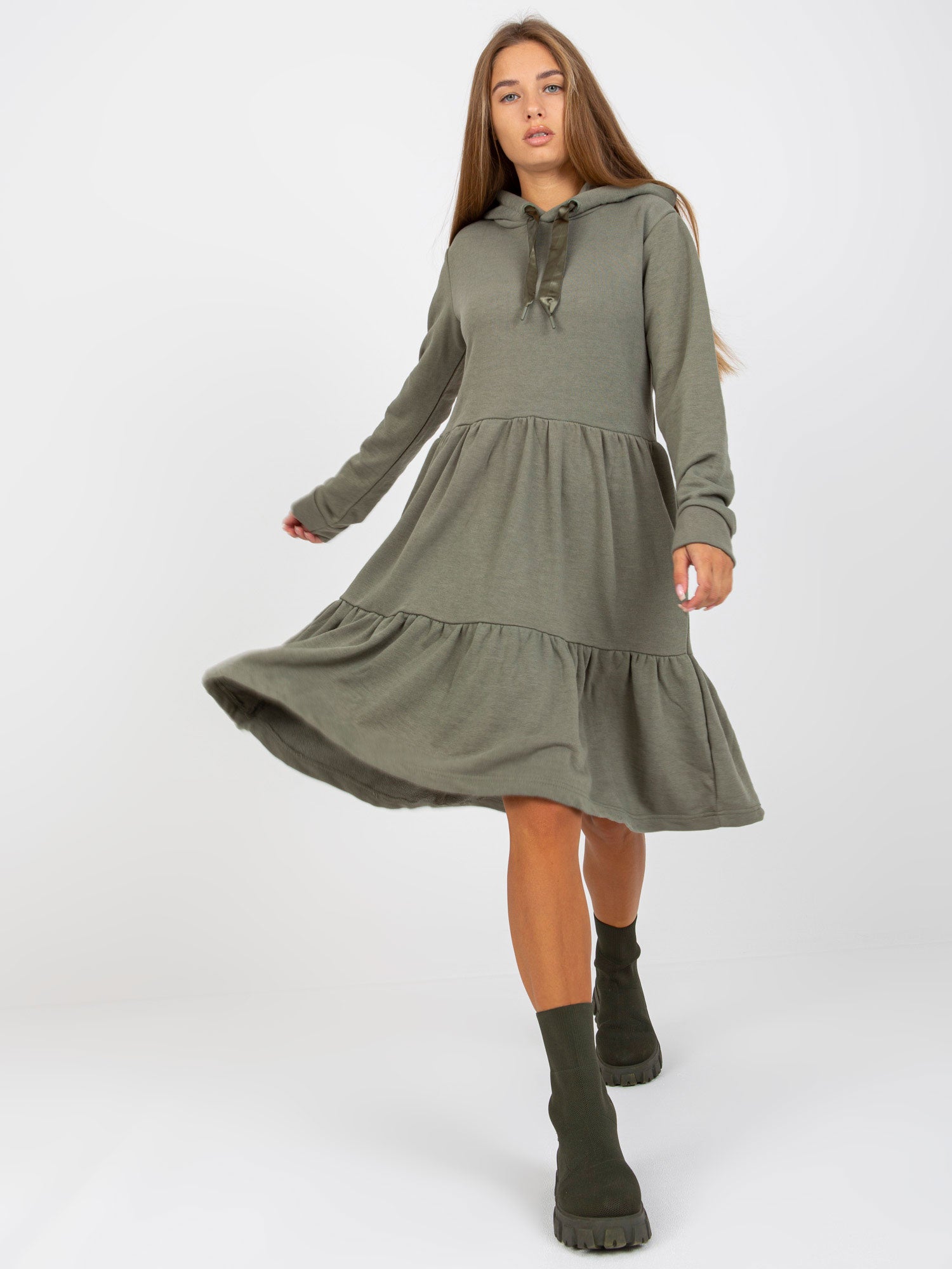 Khaki rozkloszowana sukienka dresowa z falbaną FRESH MADE