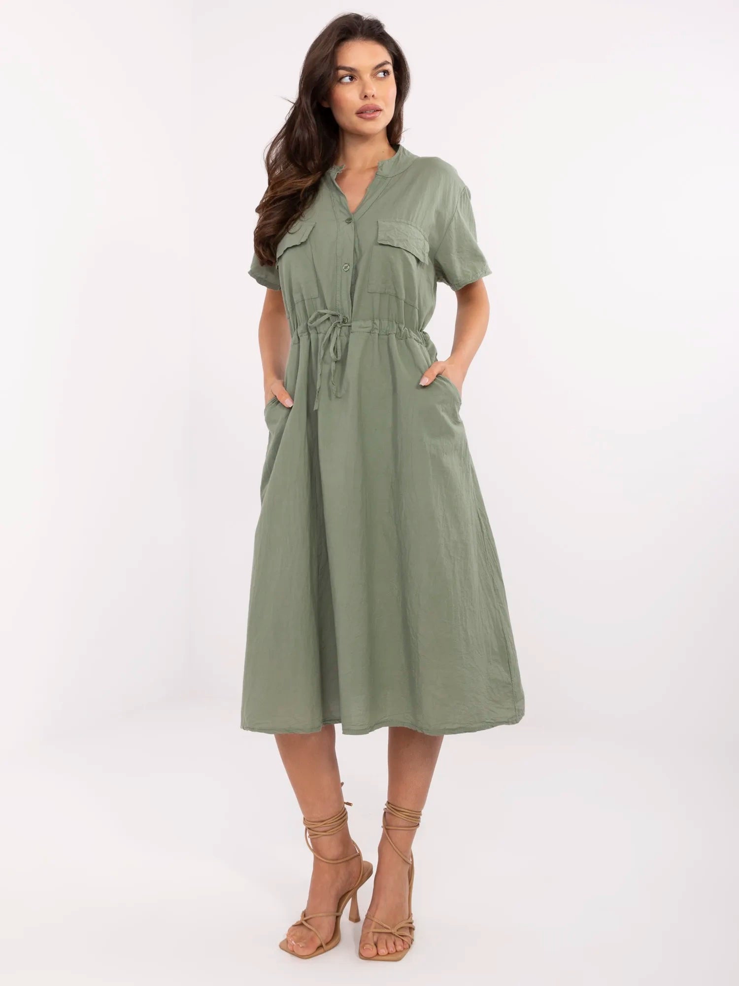 Khaki midi sukienka ze ściągaczem w pasie
