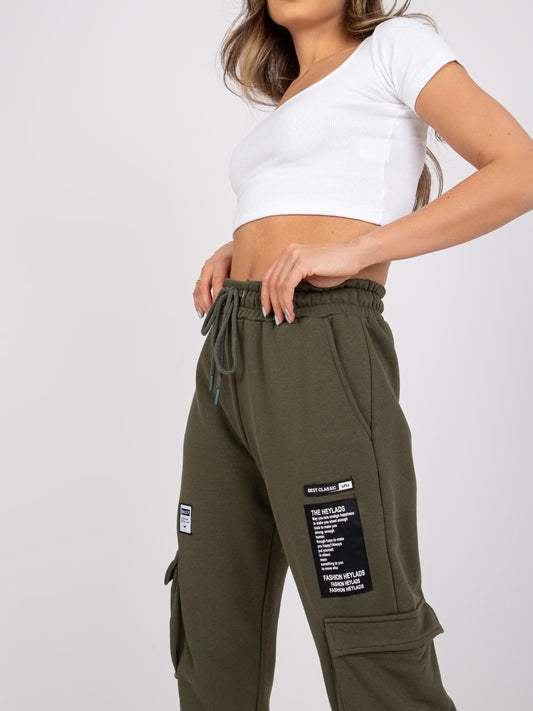 Khaki spodnie dresowe z naszywką