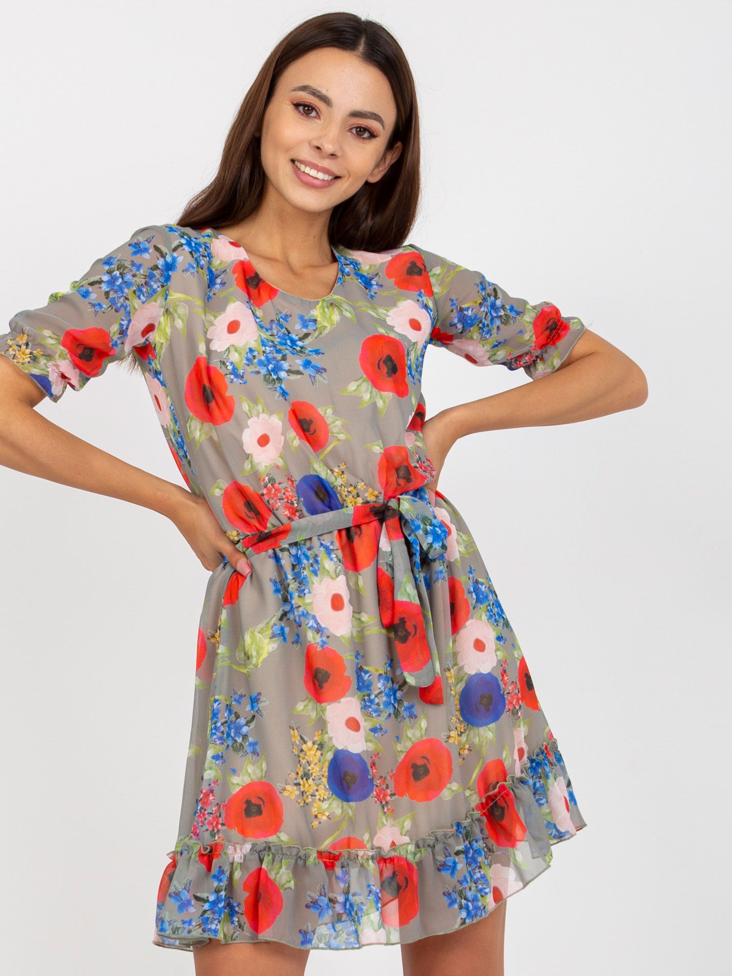 Khaki sukienka mini w kwiaty z falbaną