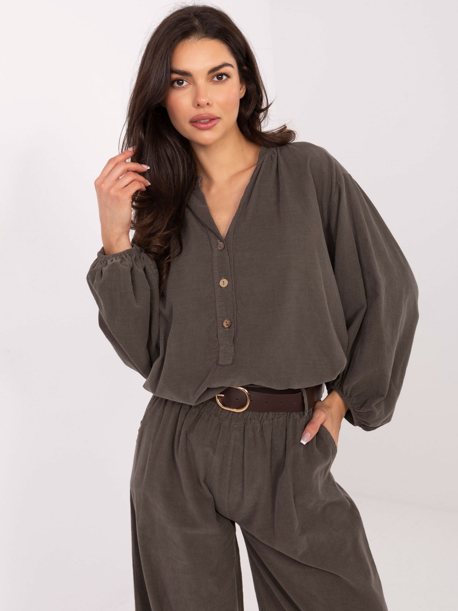 Khaki koszulowa bluzka ze sztruksu