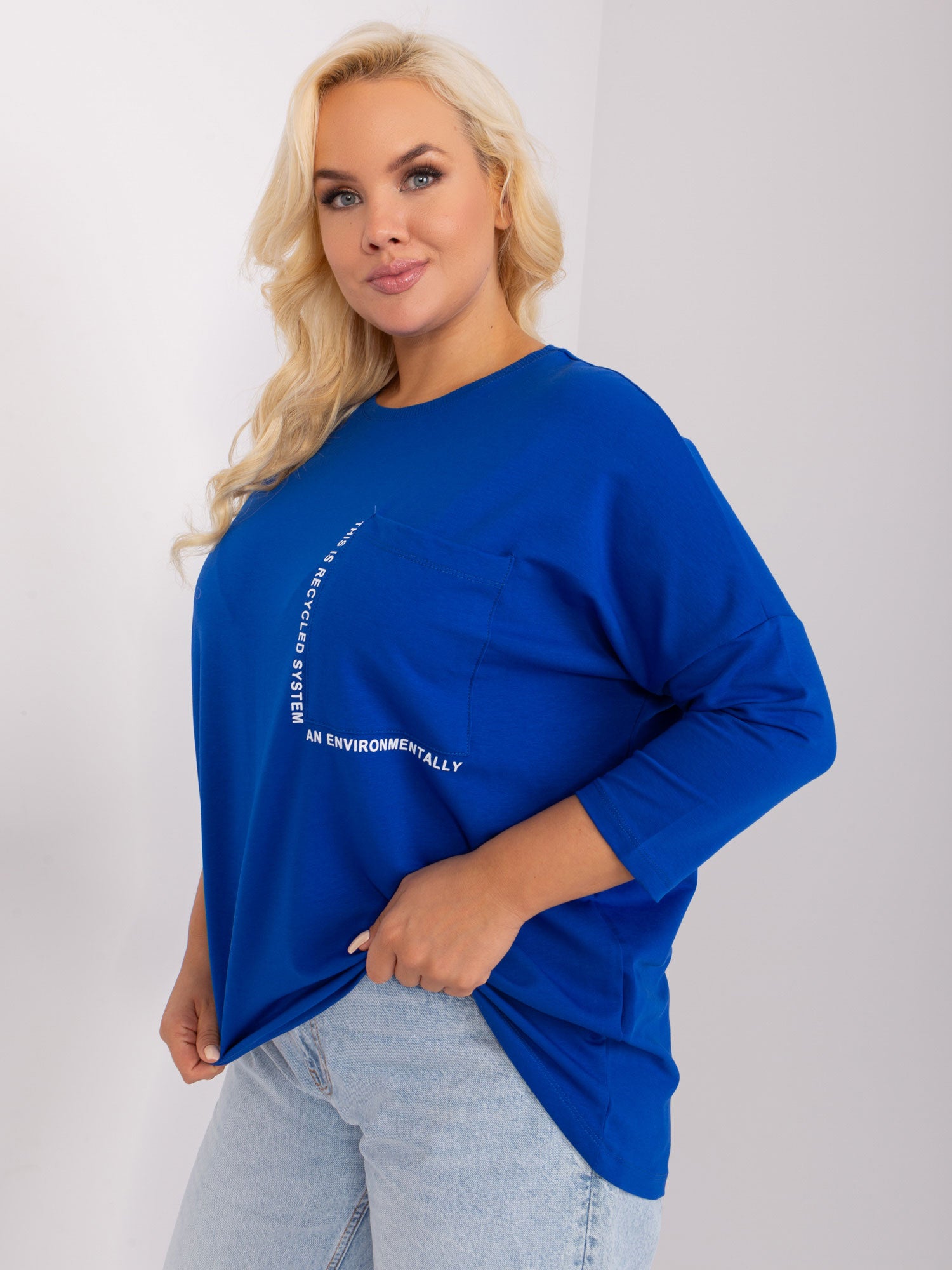 Kobaltowa bluzka plus size z okrągłym dekoltem