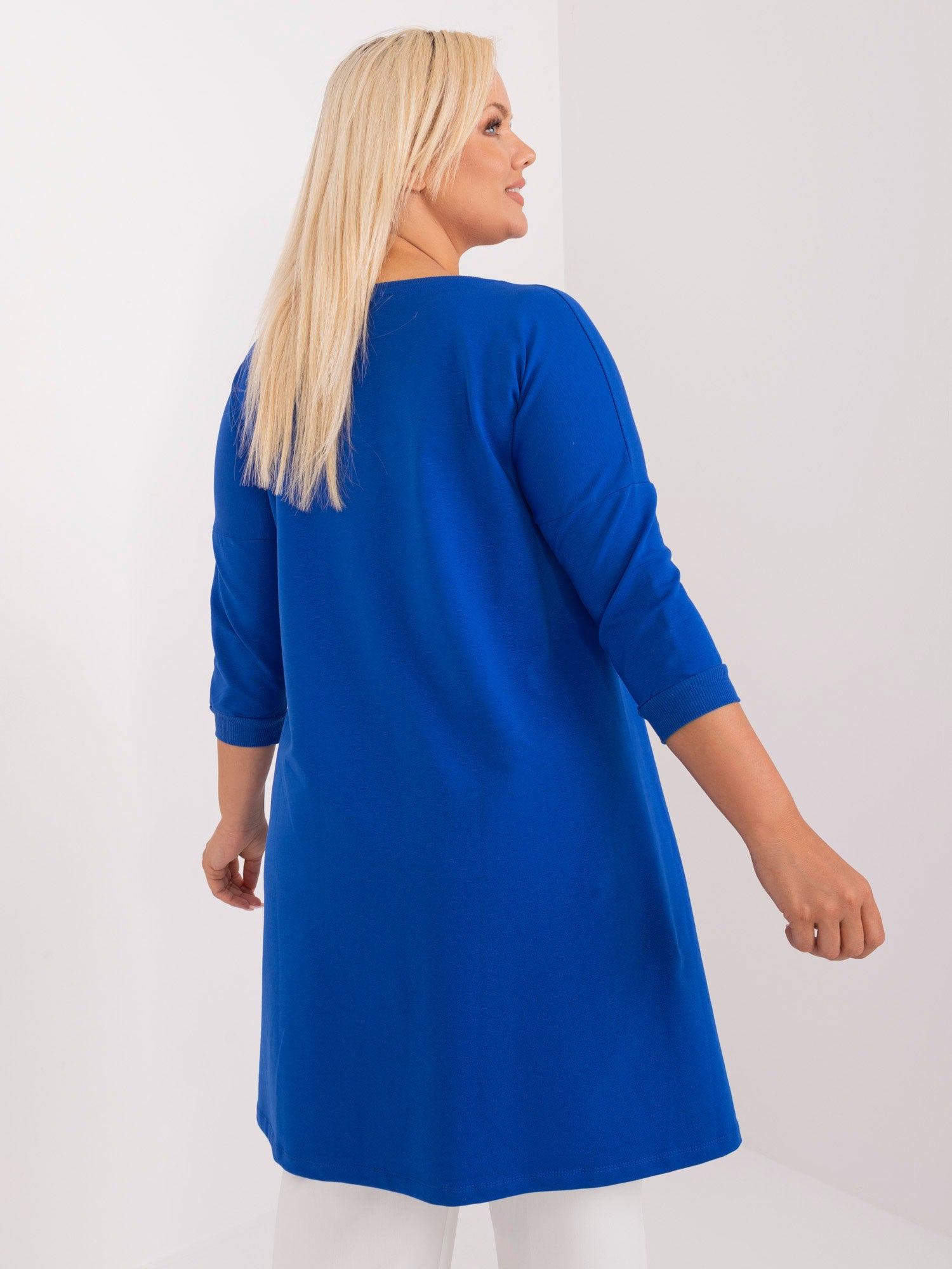 Kobaltowa damska bluzka plus size o kroju oversize