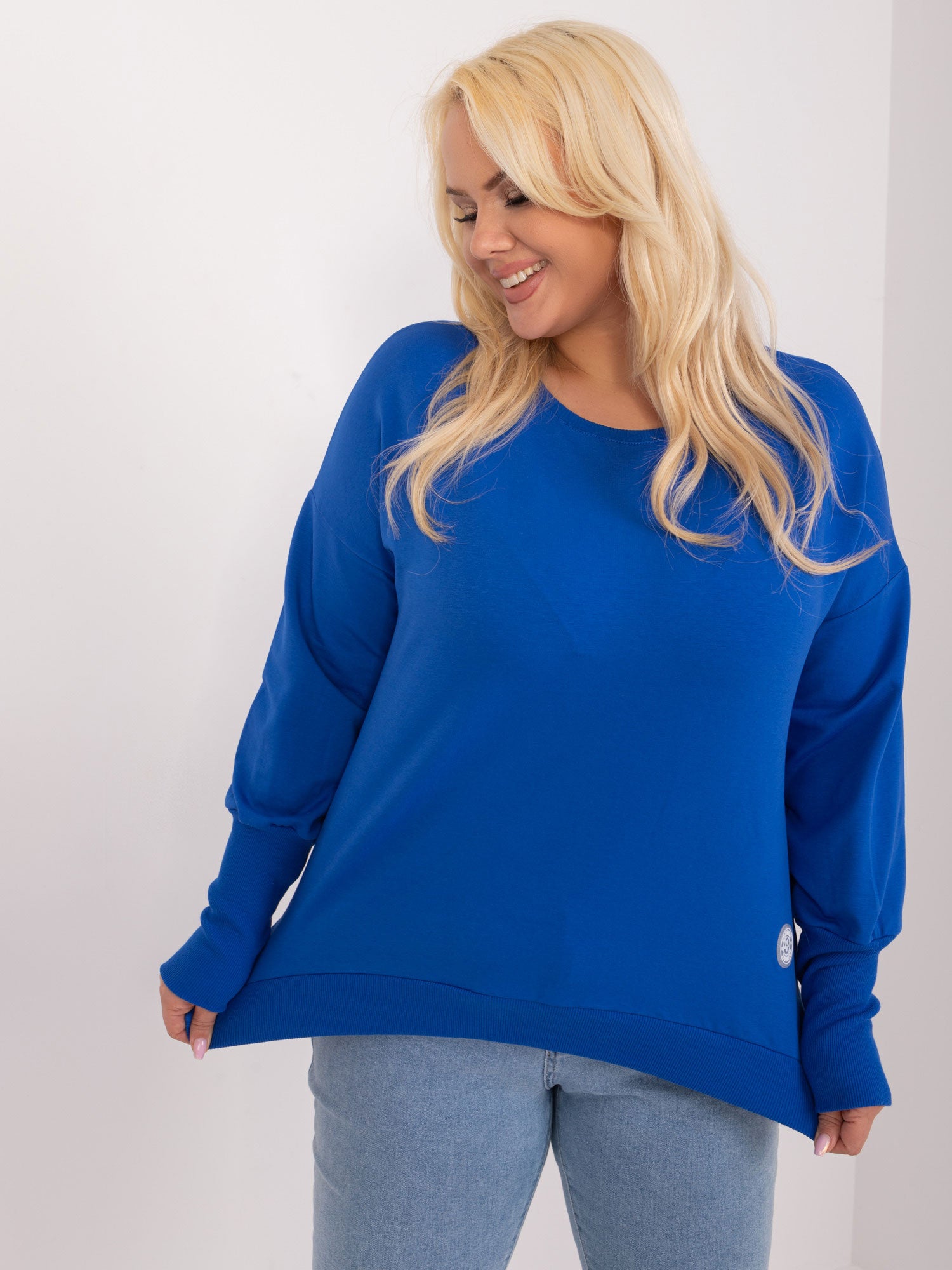 Kobaltowa damska bluzka plus size ze ściągaczami