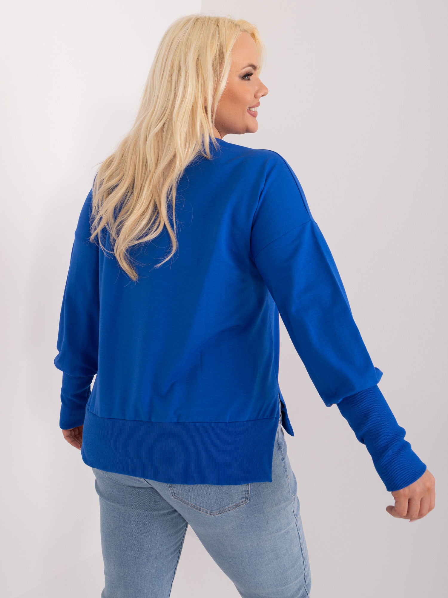 Kobaltowa damska bluzka plus size ze ściągaczami
