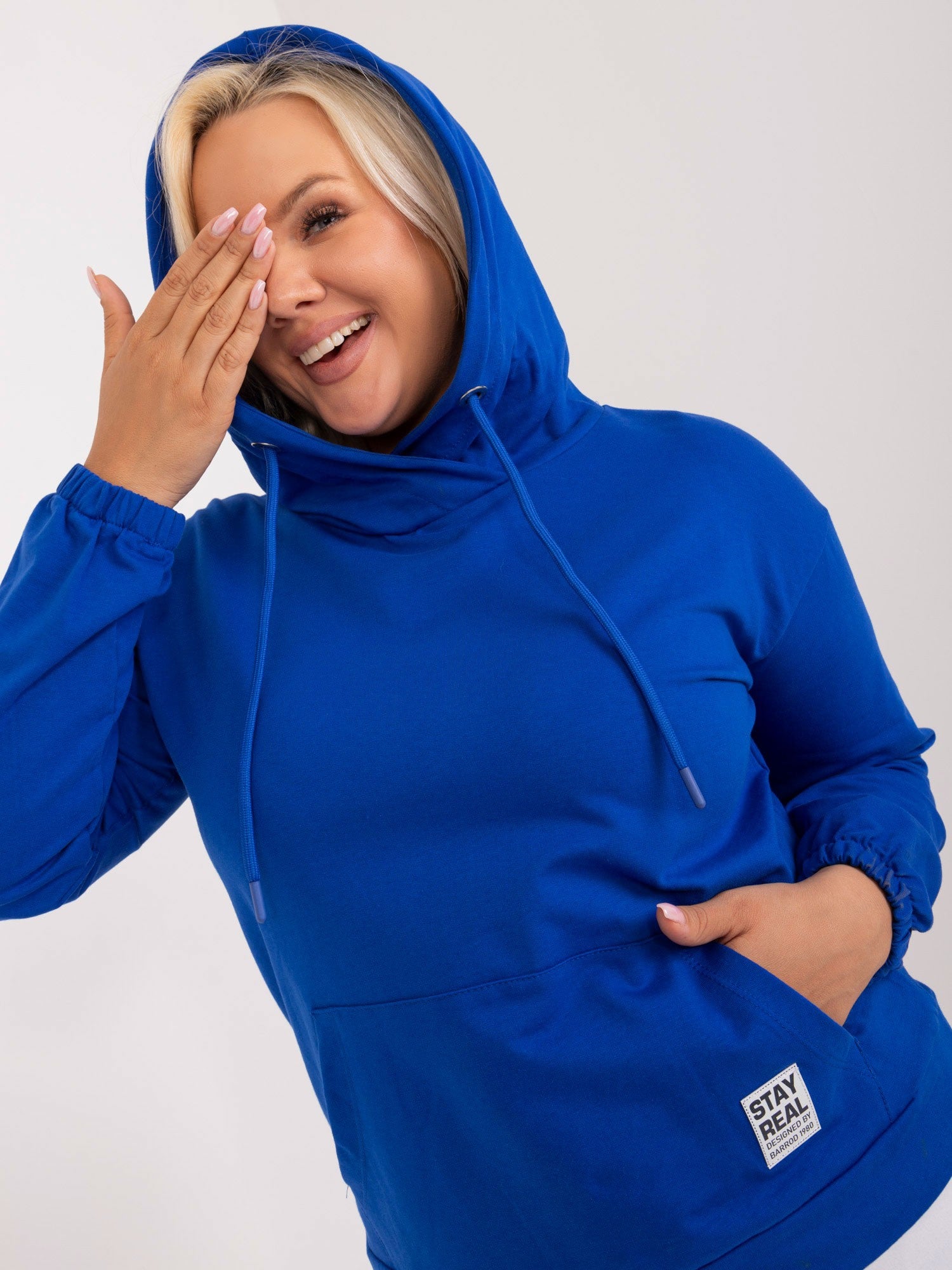 Kobaltowa bawełniana bluza plus size z kapturem