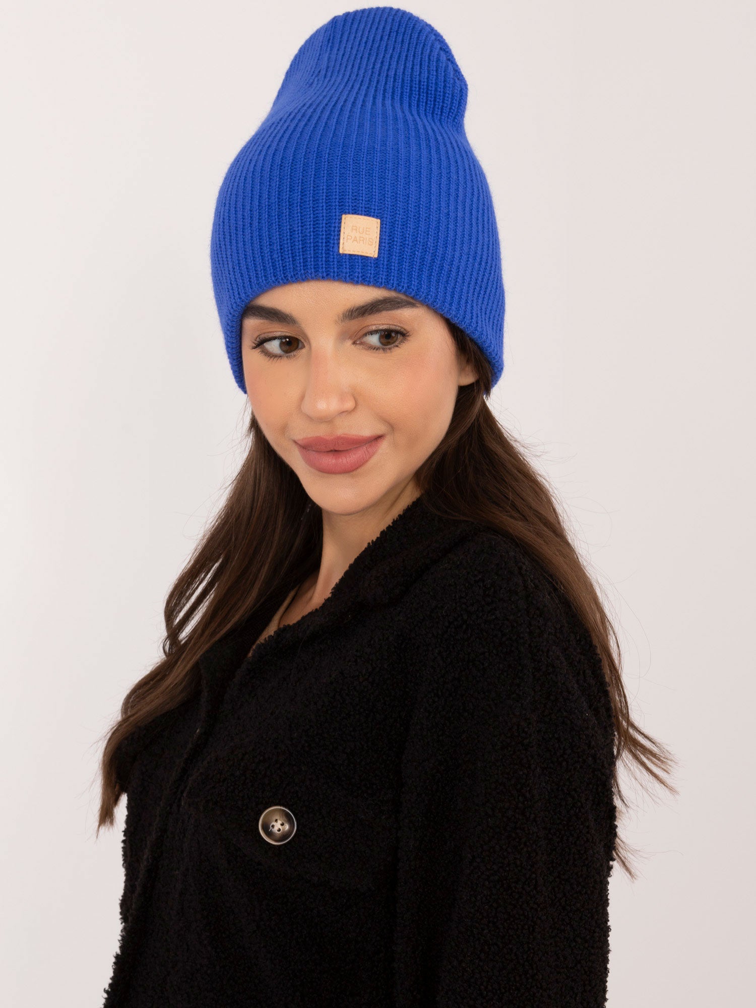 RUE PARIS Kobaltowa czapka beanie z naszywką