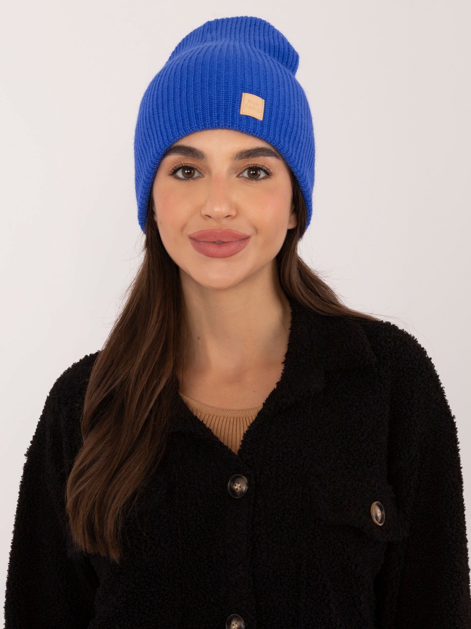 RUE PARIS Kobaltowa czapka beanie z naszywką