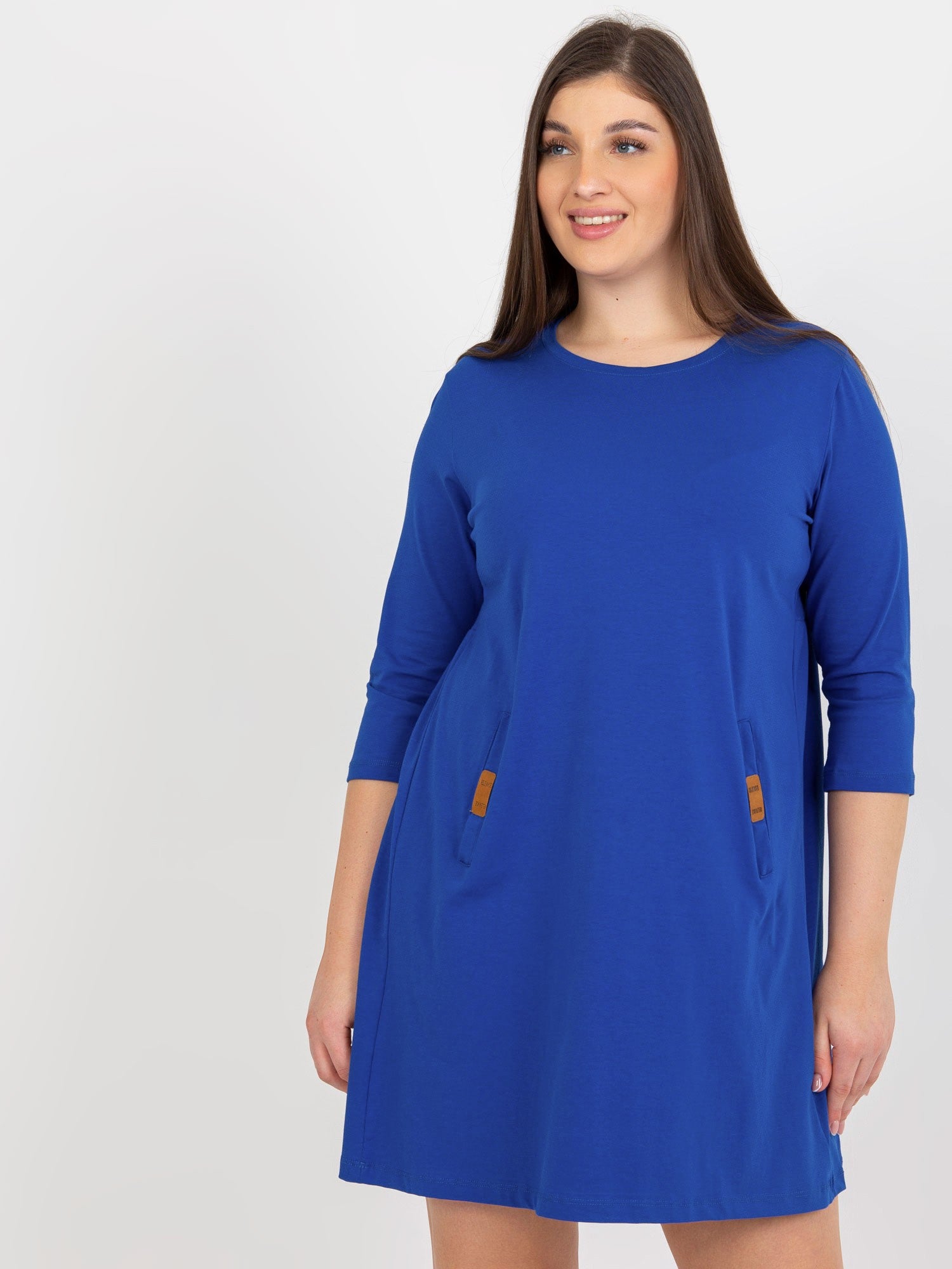 Kobaltowa mini sukienka plus size z kieszeniami Dalenne