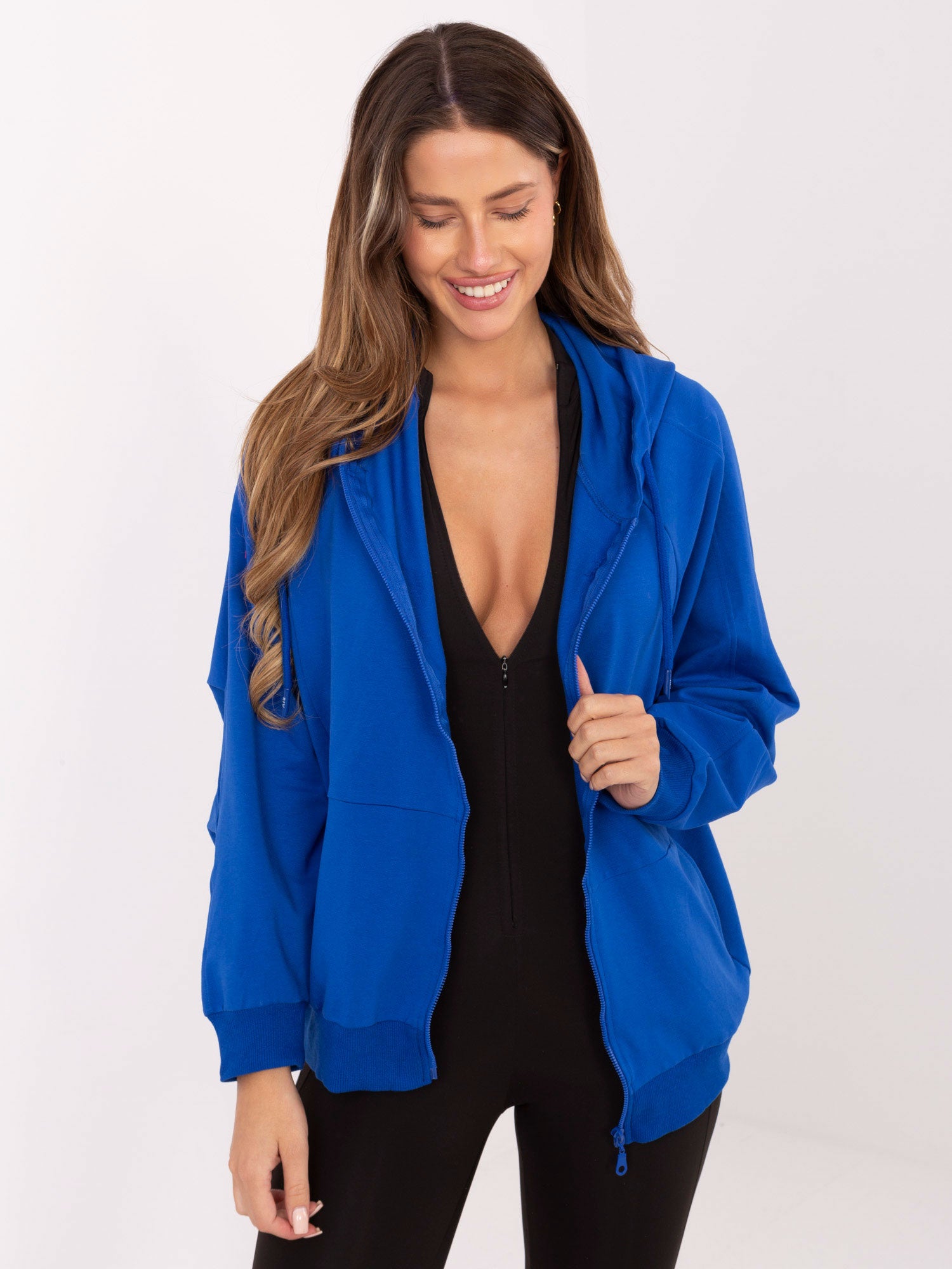 Kobaltowa bawełniana bluza basic z kapturem