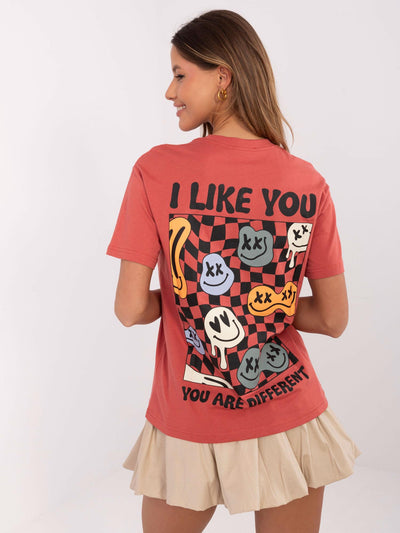 SUBLEVEL Koralowy t-shirt z nadrukiem na plecach