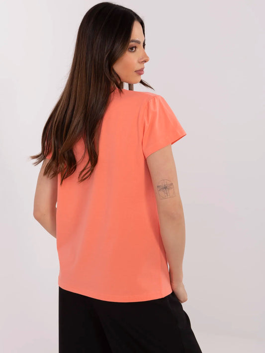 Koralowy damski t-shirt  z aplikacjami w serca