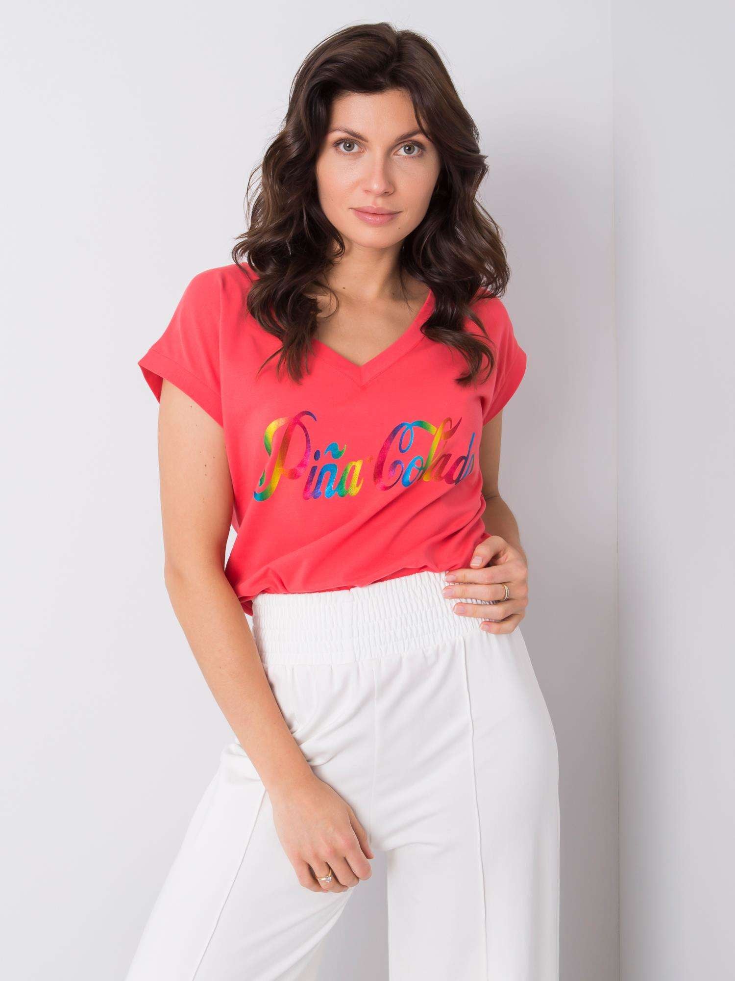 Koralowy t-shirt z kolorowym nadrukiem