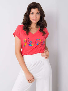Koralowy t-shirt z kolorowym nadrukiem