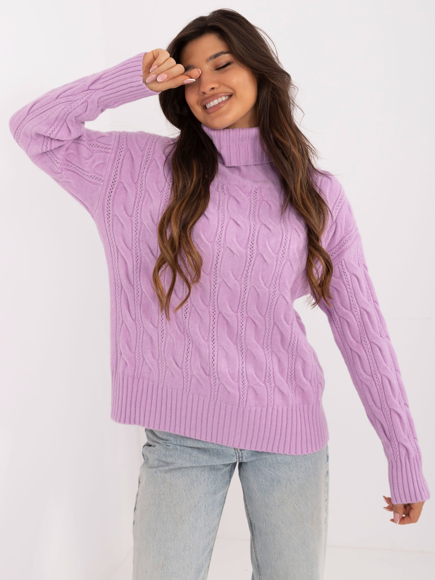 Liliowy damski sweter golf o kroju oversize
