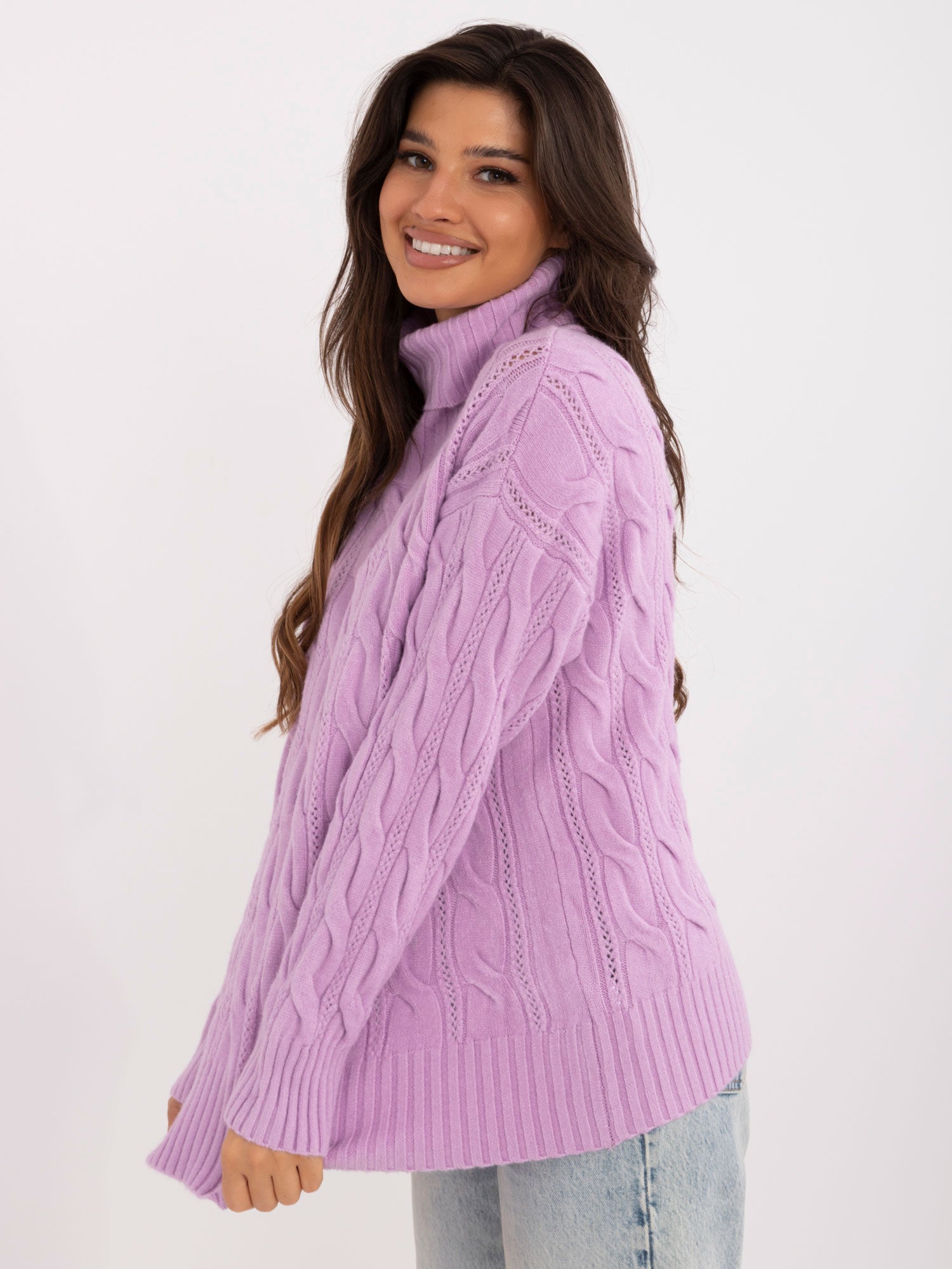 Liliowy damski sweter golf o kroju oversize