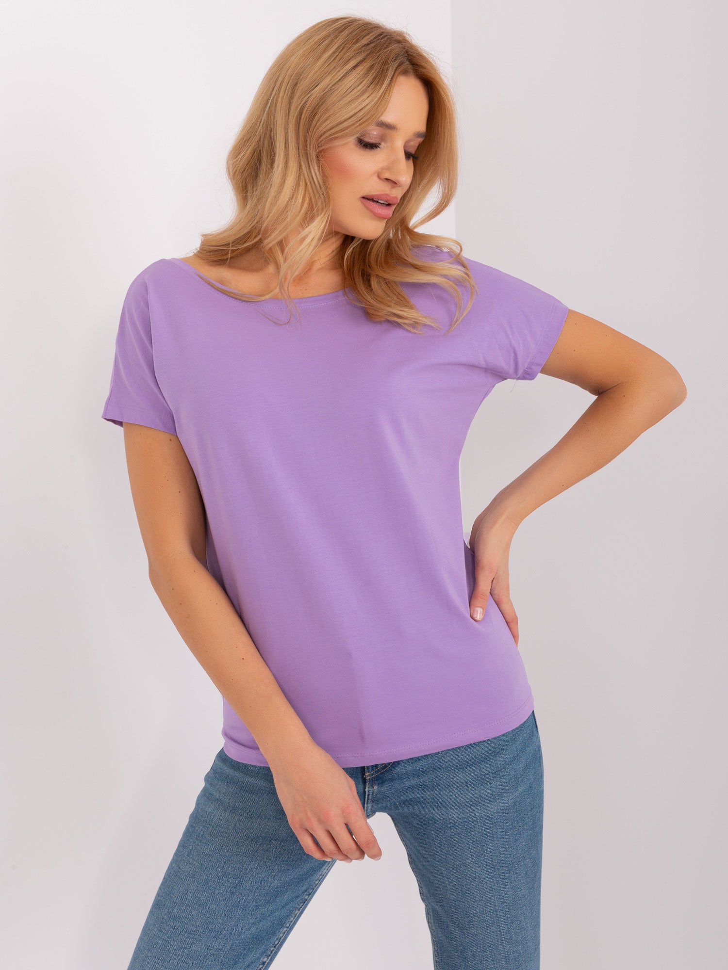 BASIC FEEL GOOD Liliowy t-shirt z dekoltem na plecach
