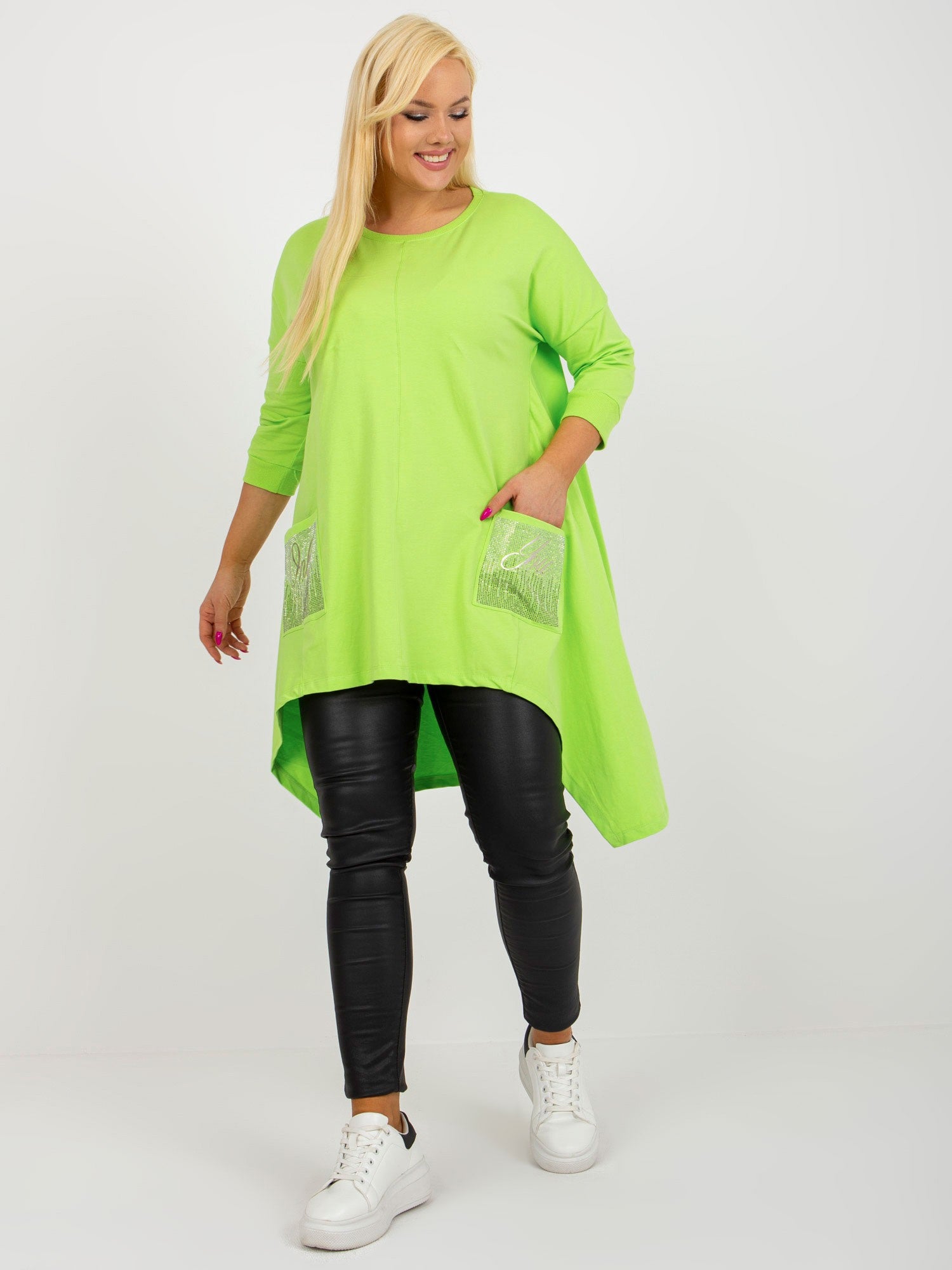 Limonkowa bluzka plus size o asymetrycznym kroju