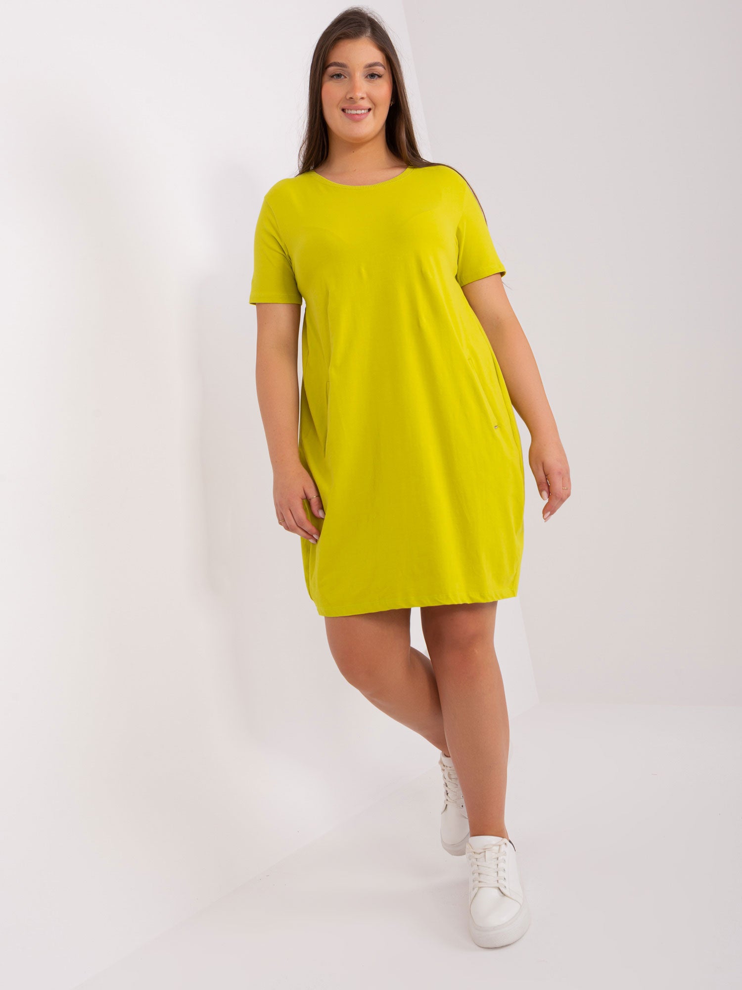 Limonkowa sukienka plus size basic z kieszeniami