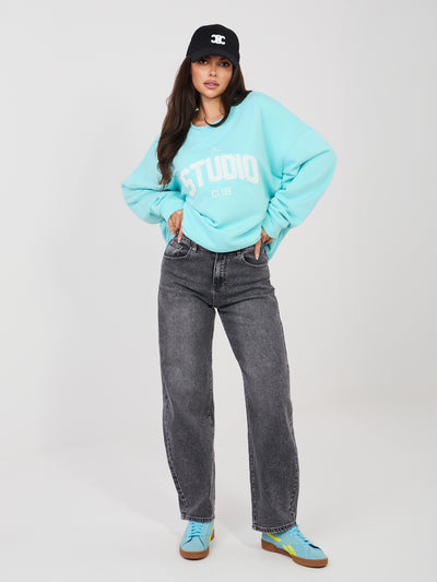 Miętowa bluza oversize z wypukłym napisem