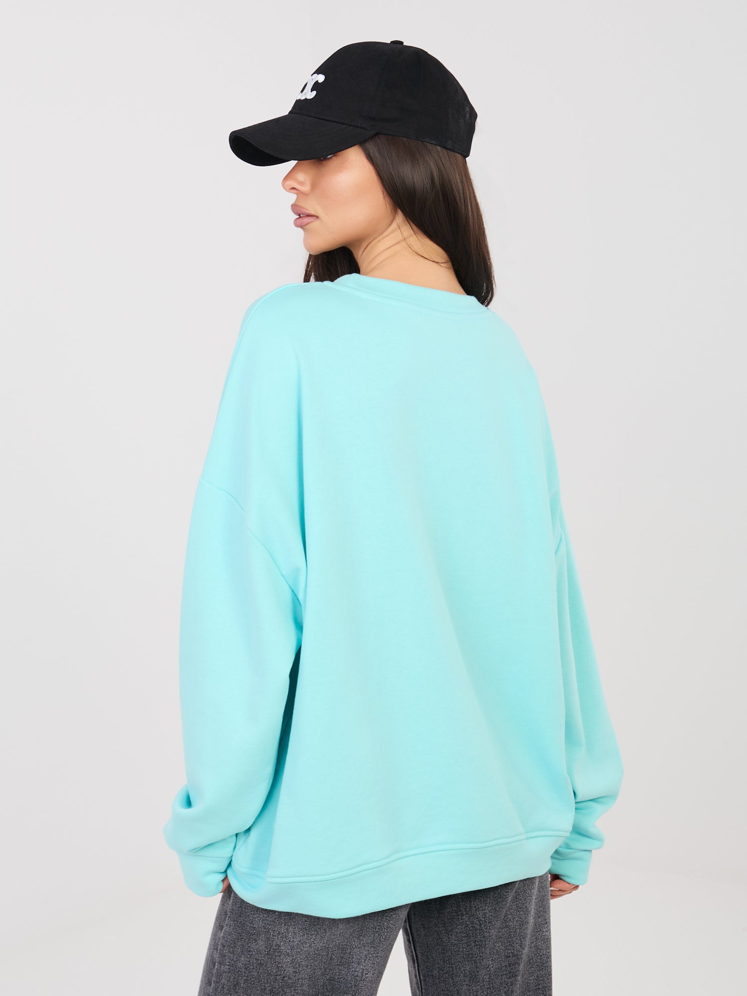 Miętowa bluza oversize z wypukłym napisem