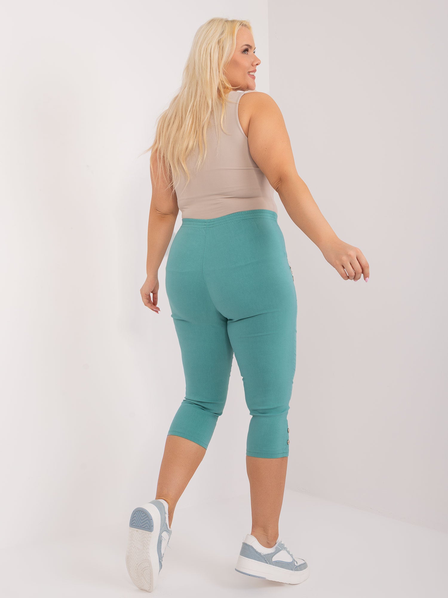 Miętowe spodnie 3/4 plus size z gumką w pasie