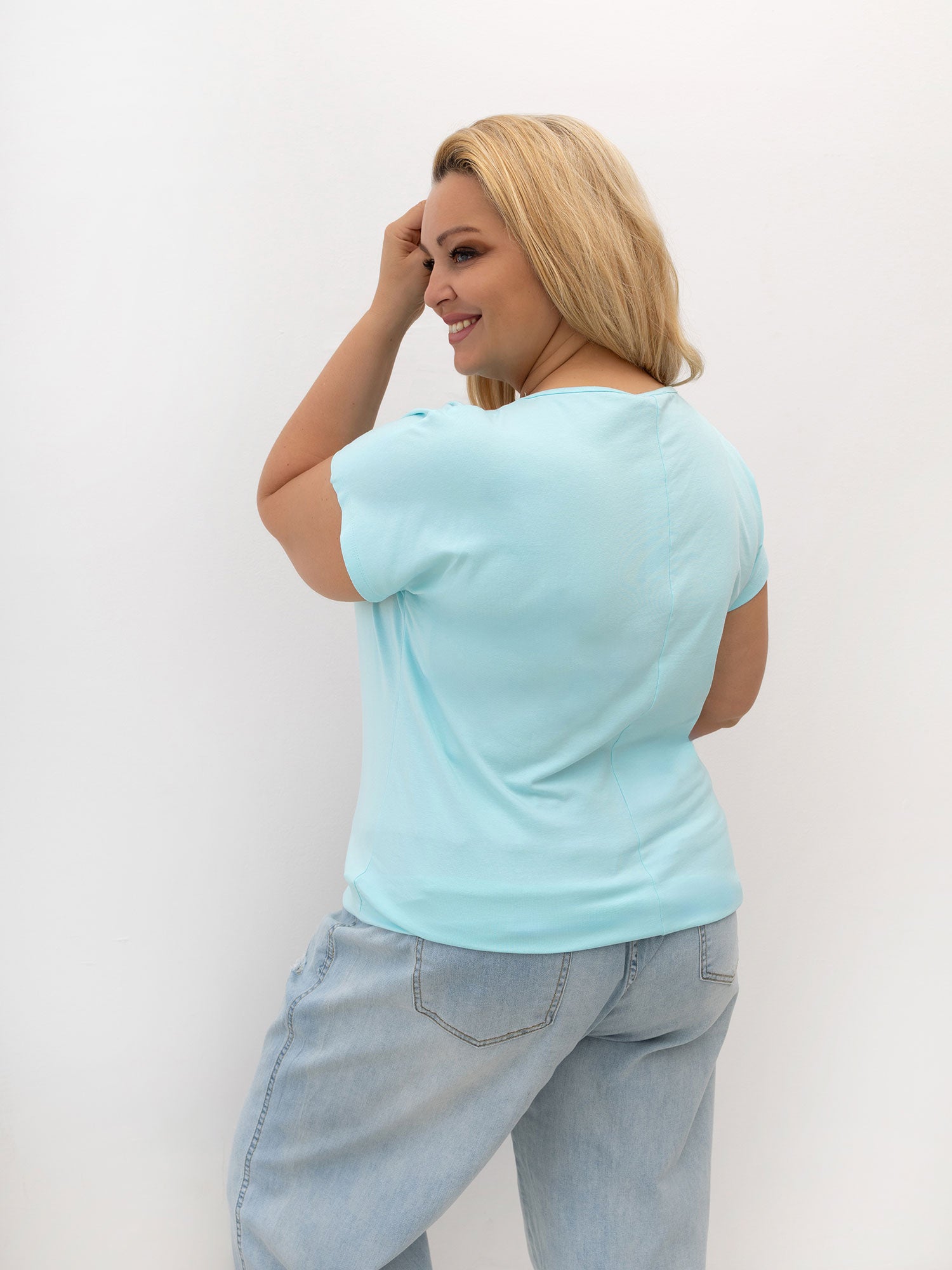Miętowy bawełniany t-shirt plus size z nadrukiem
