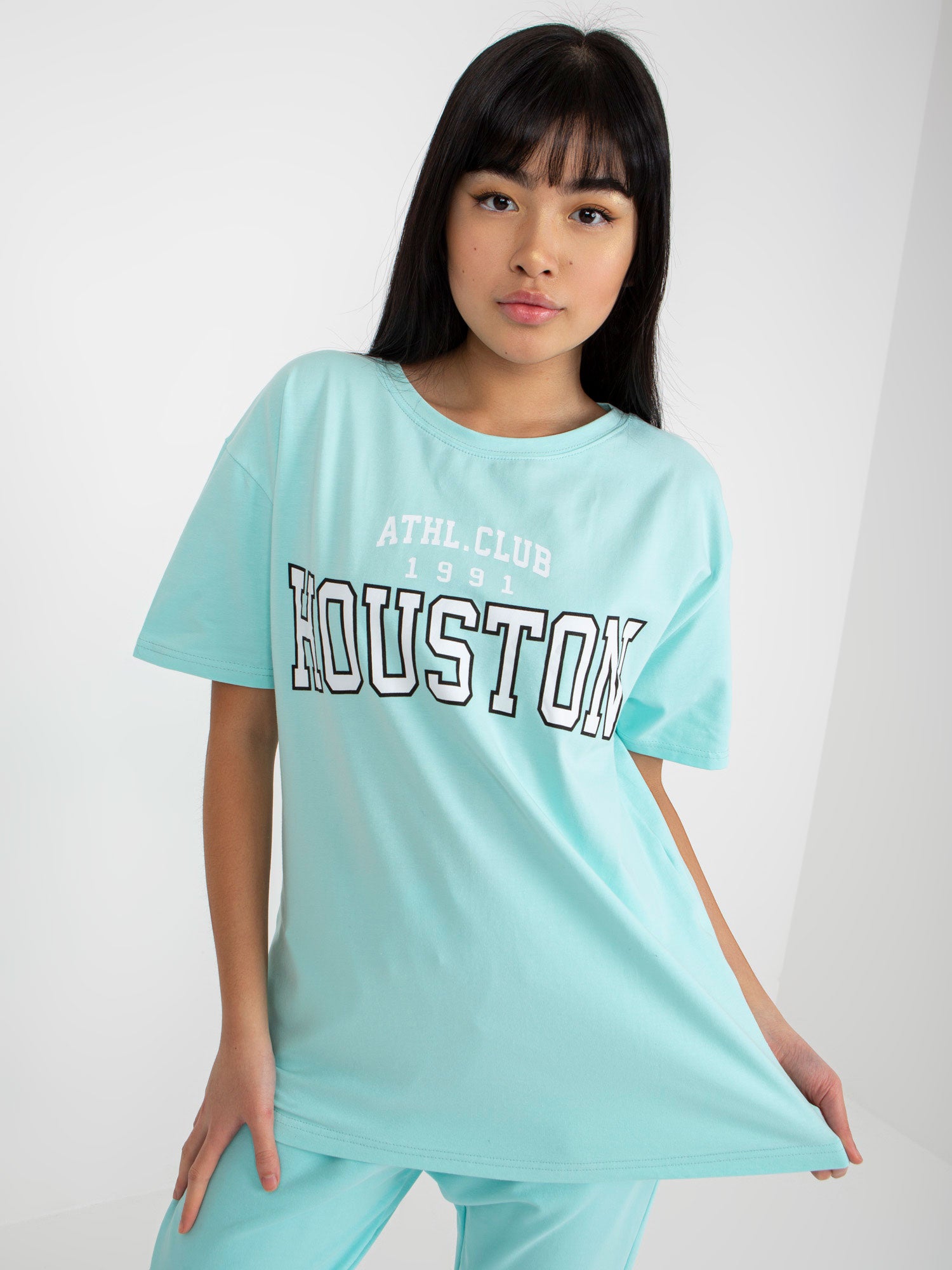 Miętowy luźny t-shirt z nadrukiem