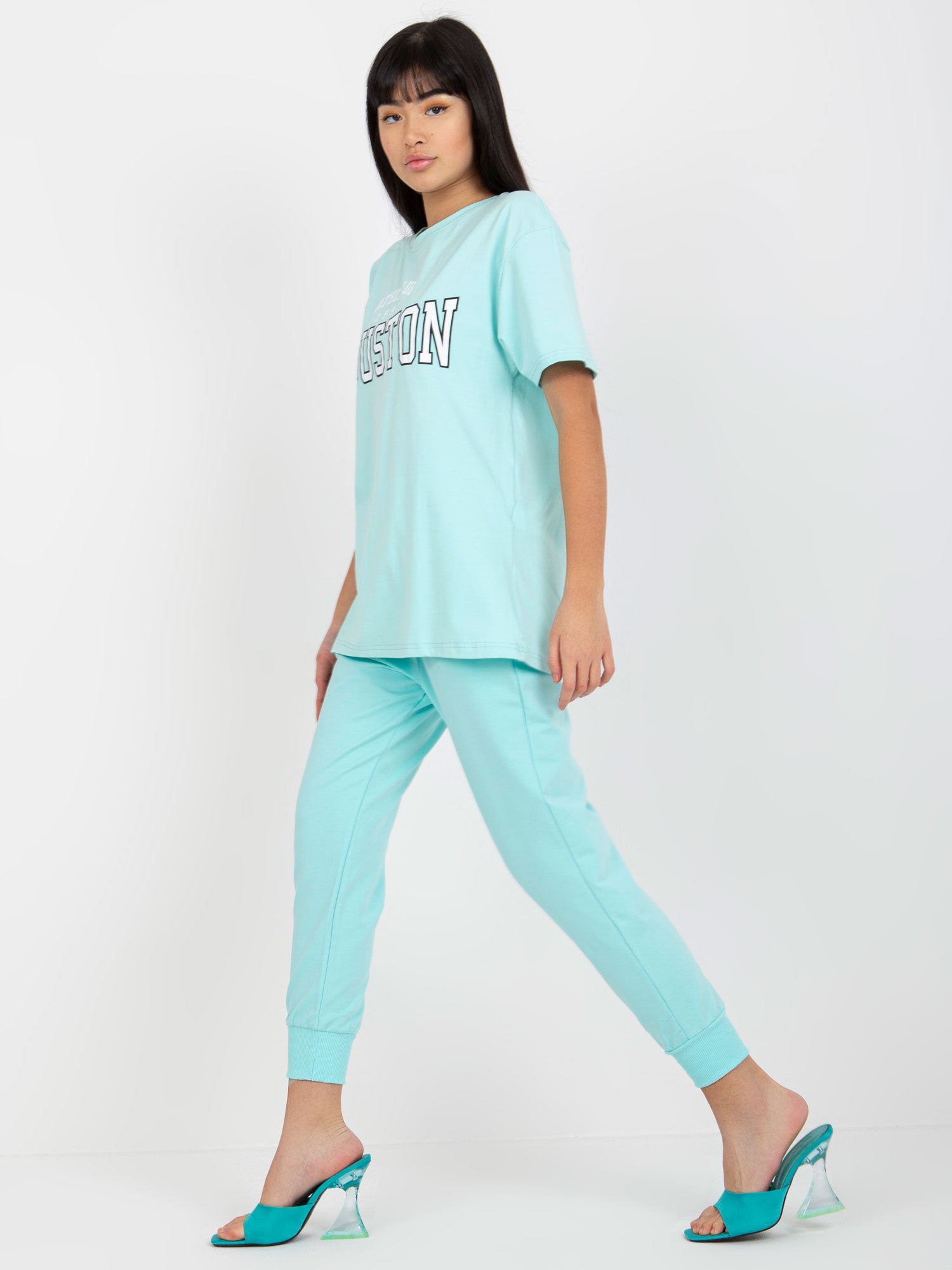 Miętowy luźny t-shirt z nadrukiem