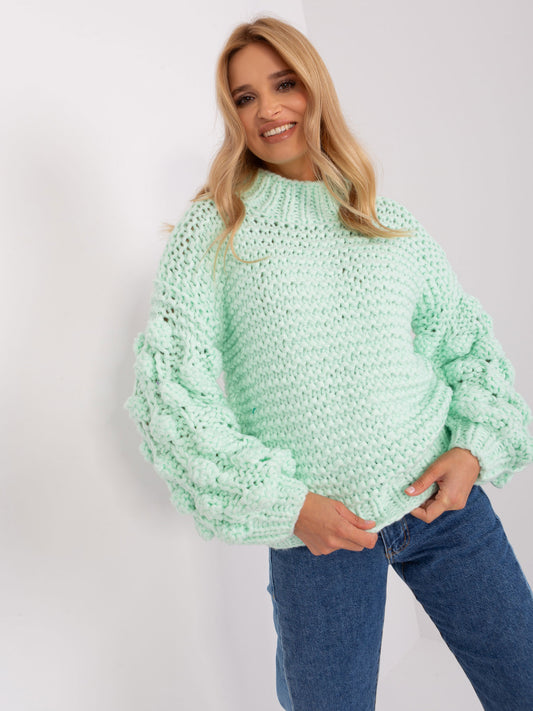 Miętowy sweter oversize z grubym splotem