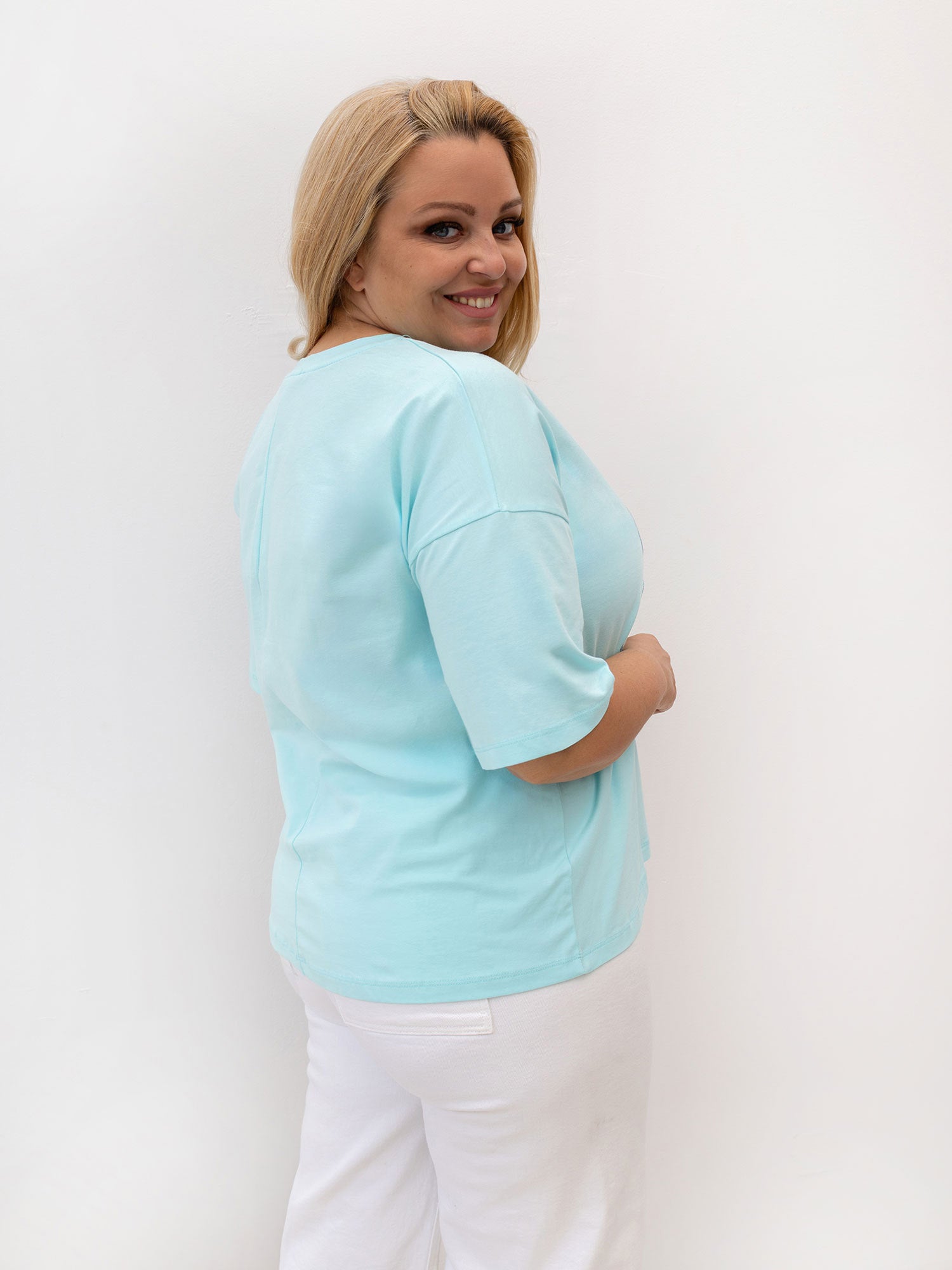 Miętowy damski t-shirt plus size z bawełny