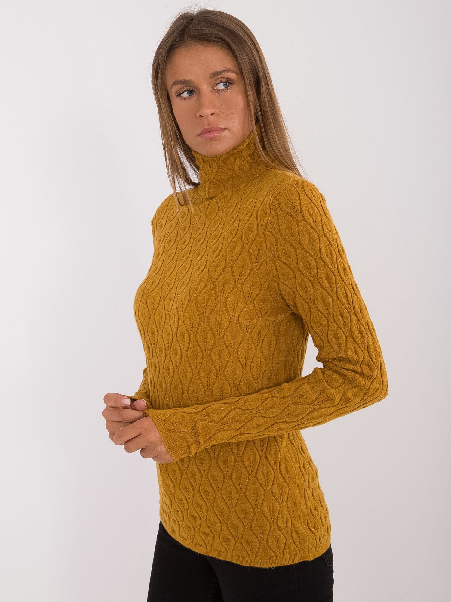 Musztardowy damski sweter golf w ażurowy wzór