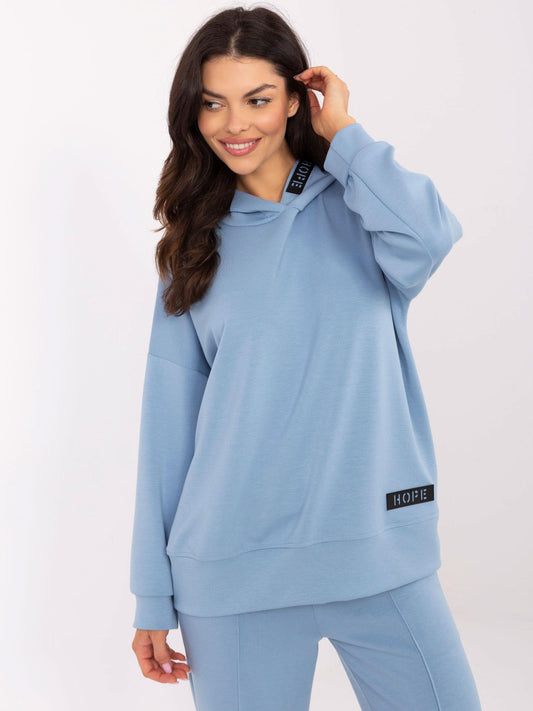 Niebieska damska bluza hoodie z naszywkami