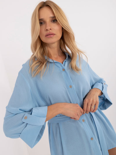 Niebieska damska koszula oversize z paskiem